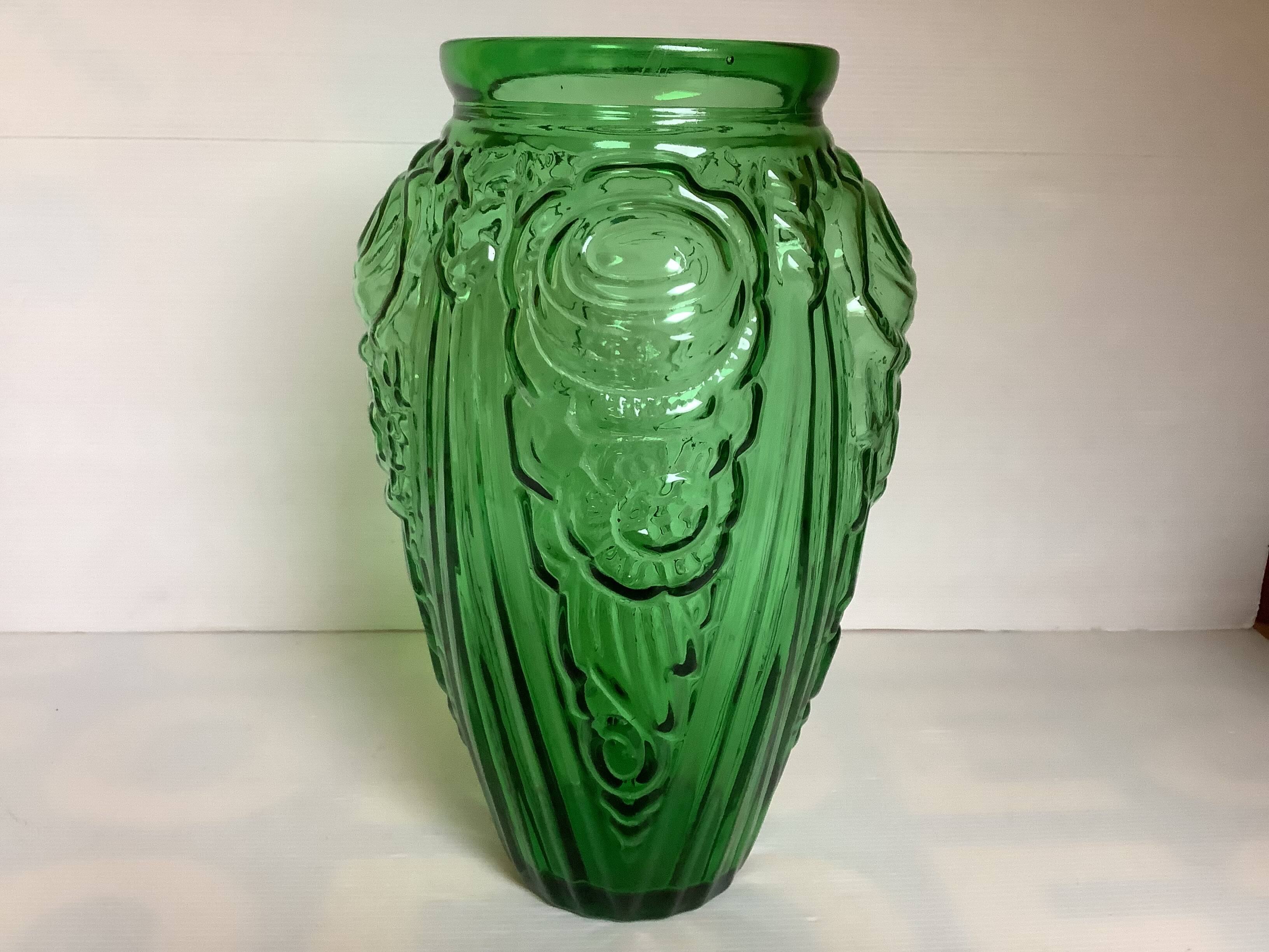 Grand vase verre vert de Julius Stolle art déco