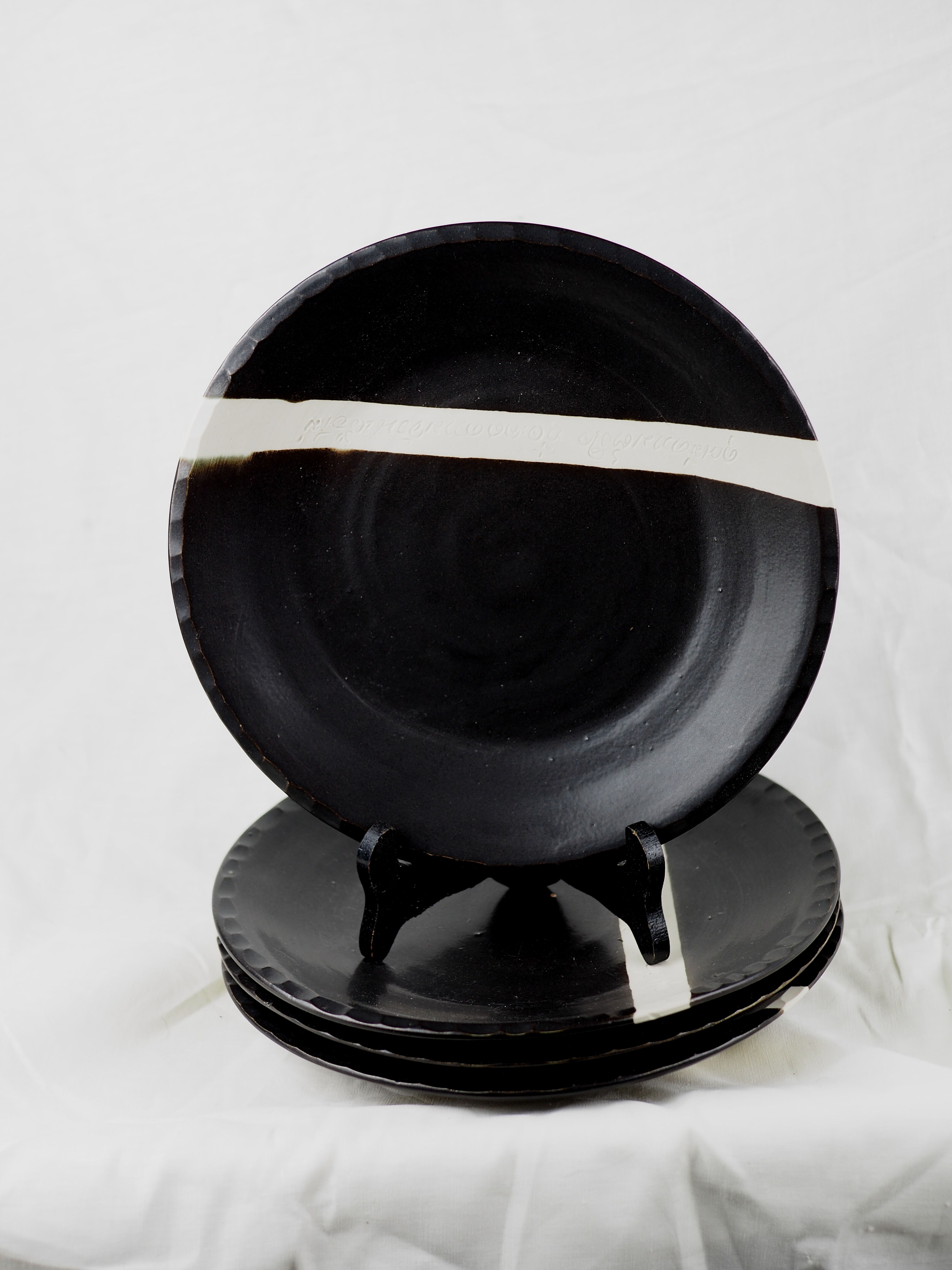 Set of 4 black and white sandstone plates - Fabienne Jouvin - 90s