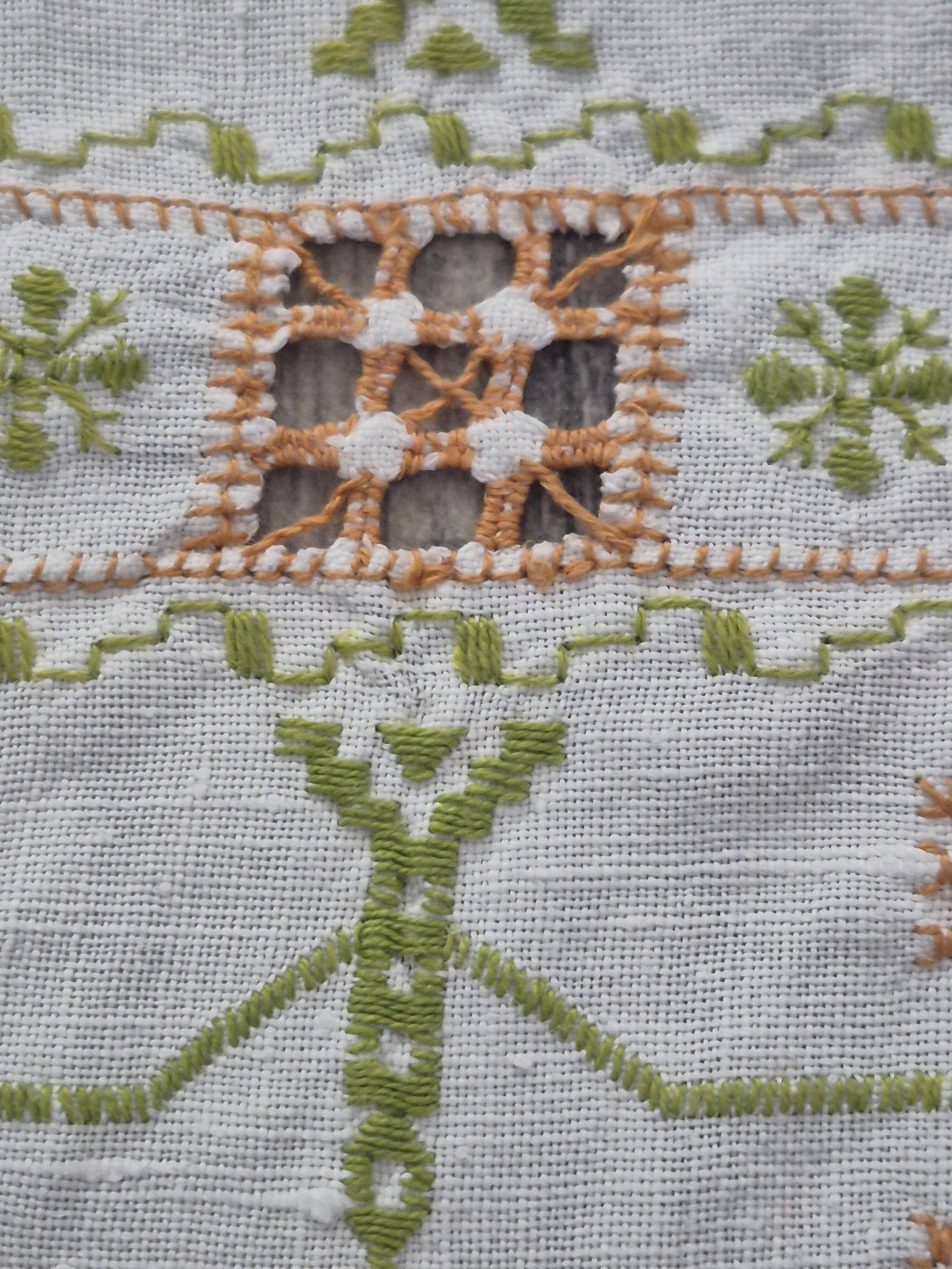 Nappe XXL en lin brodé