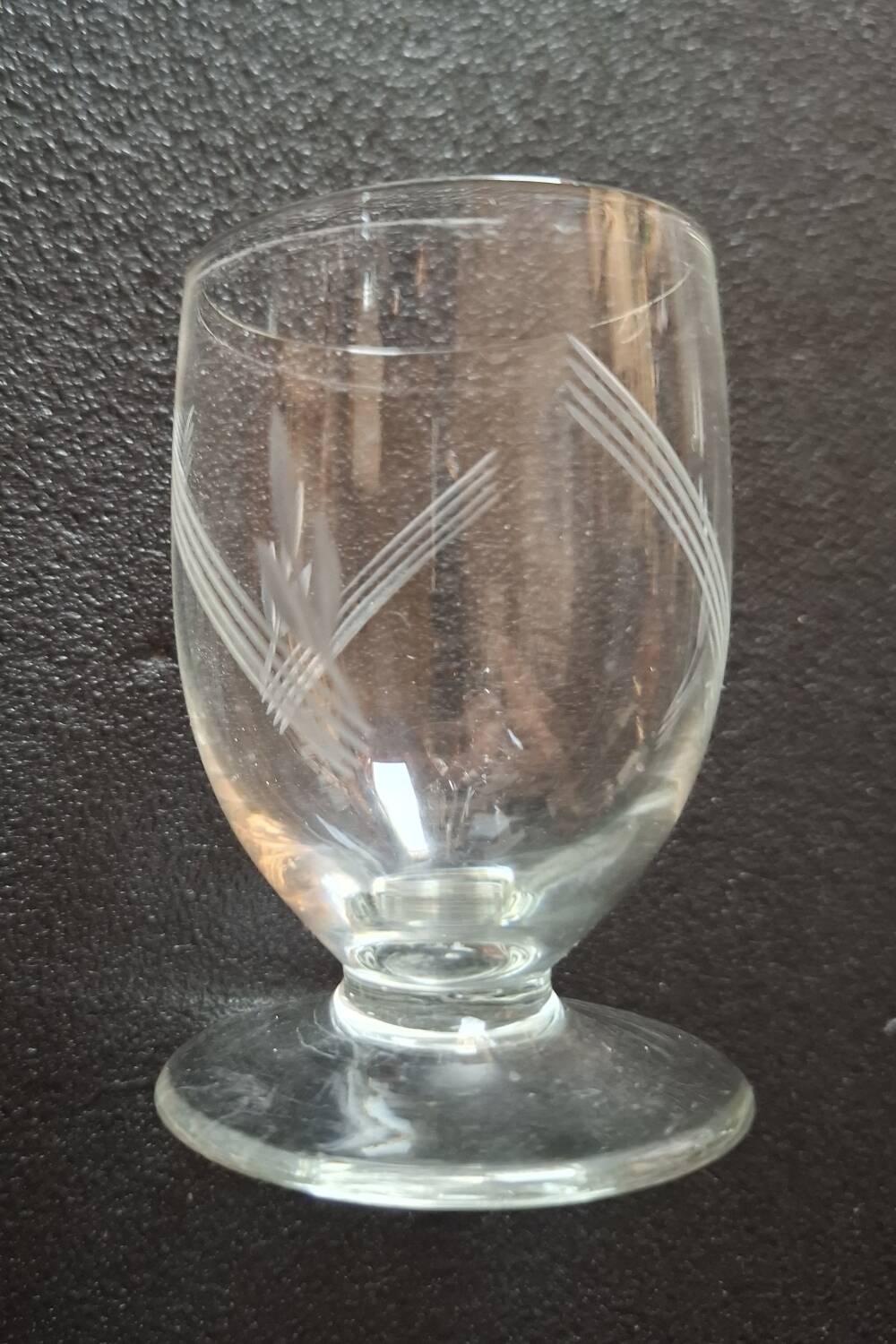 Port decanter and its 6 glasses