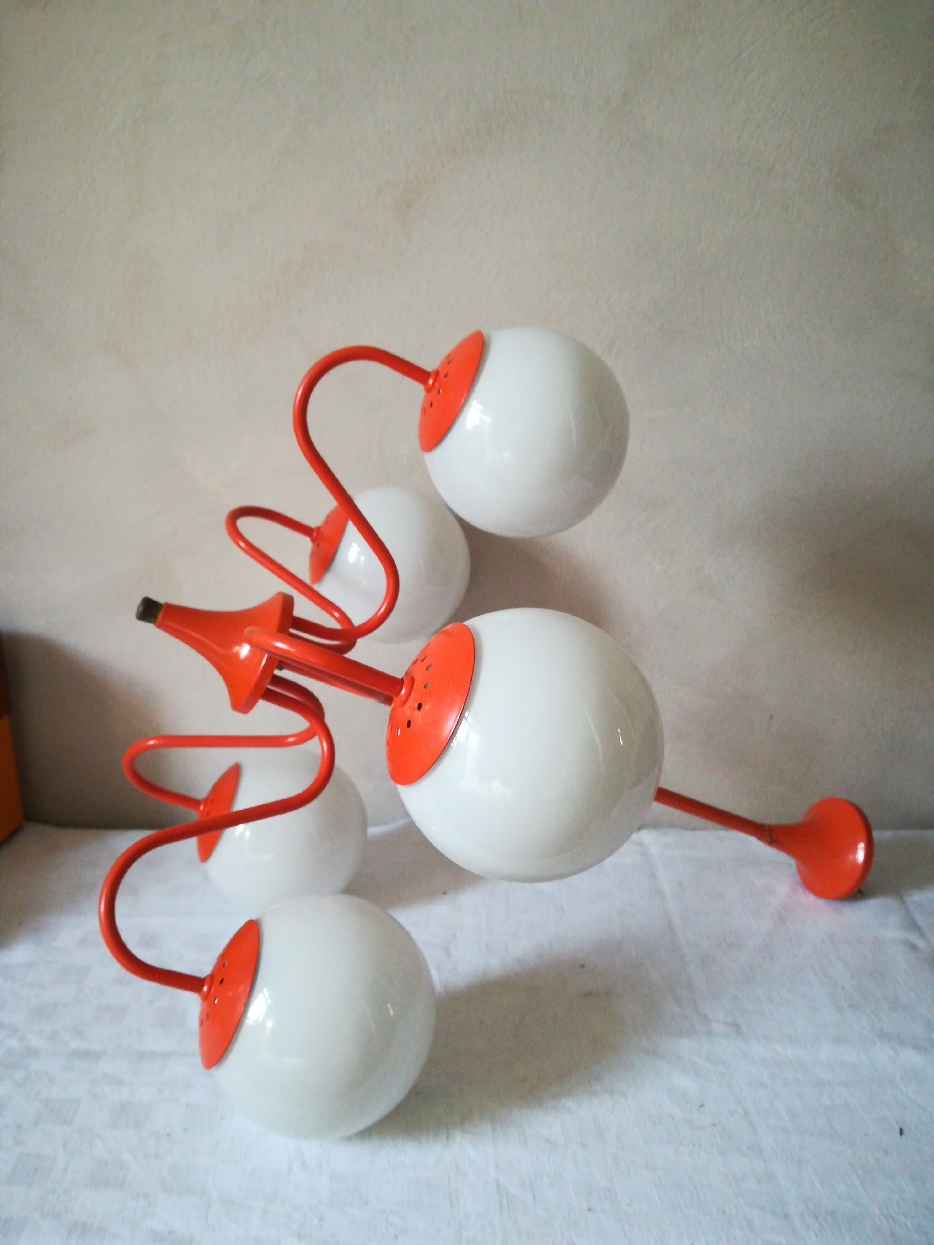 Metal pop chandelier and opalines