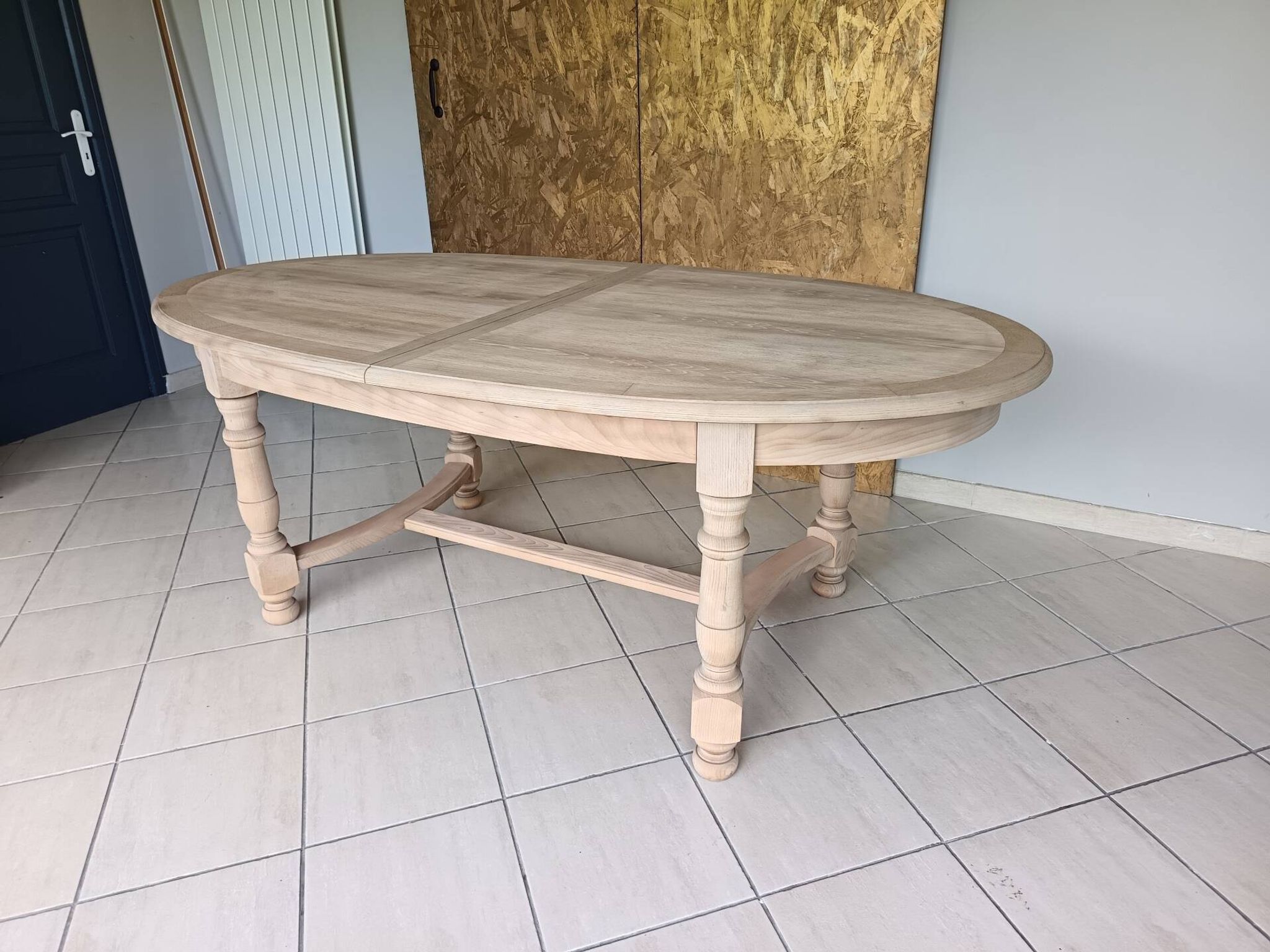 Table ovale extensible en chêne massif rénové