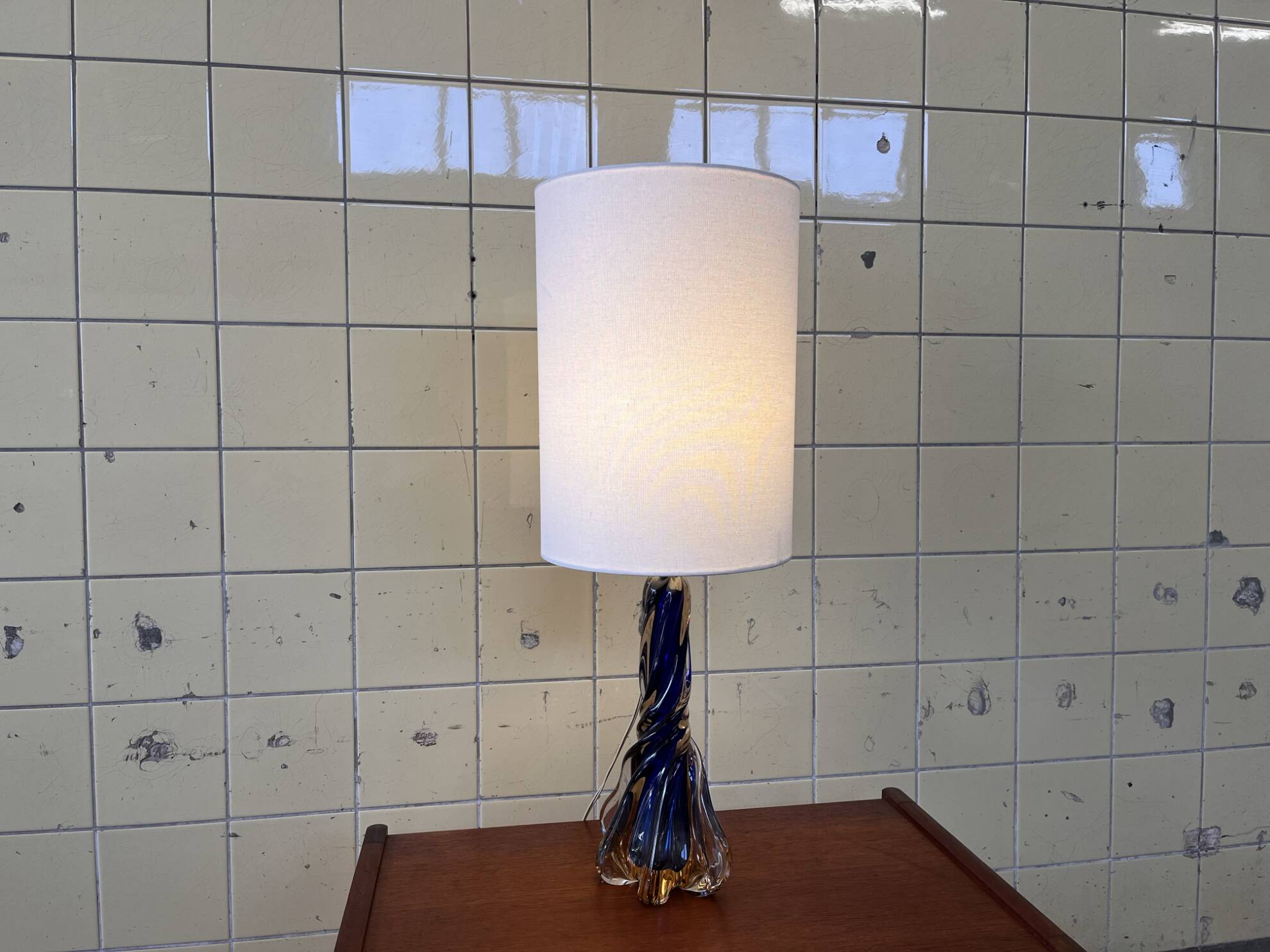 Vintage Belgian glass table lamp