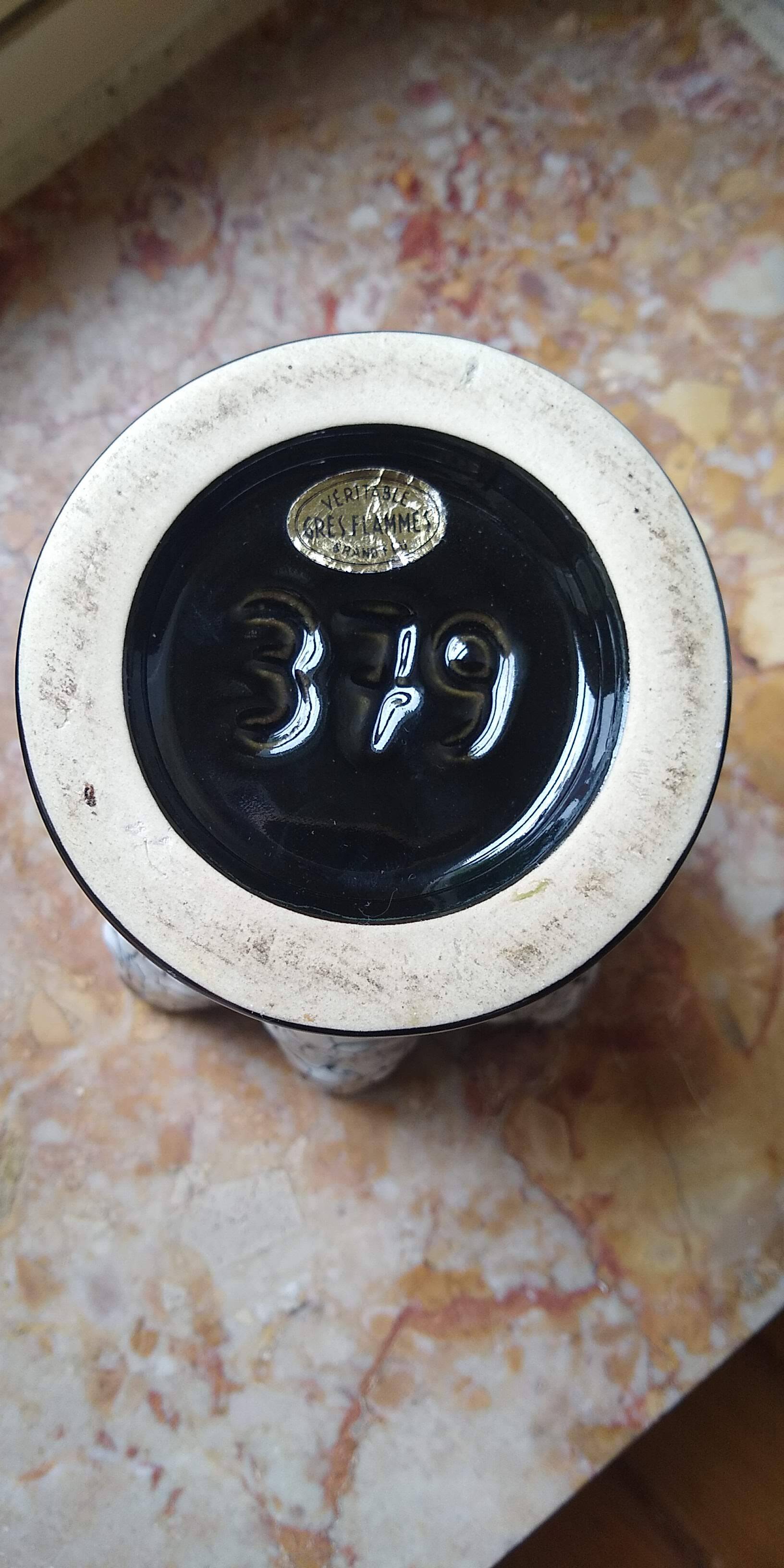 Black and white stoneware vase with high fire flame