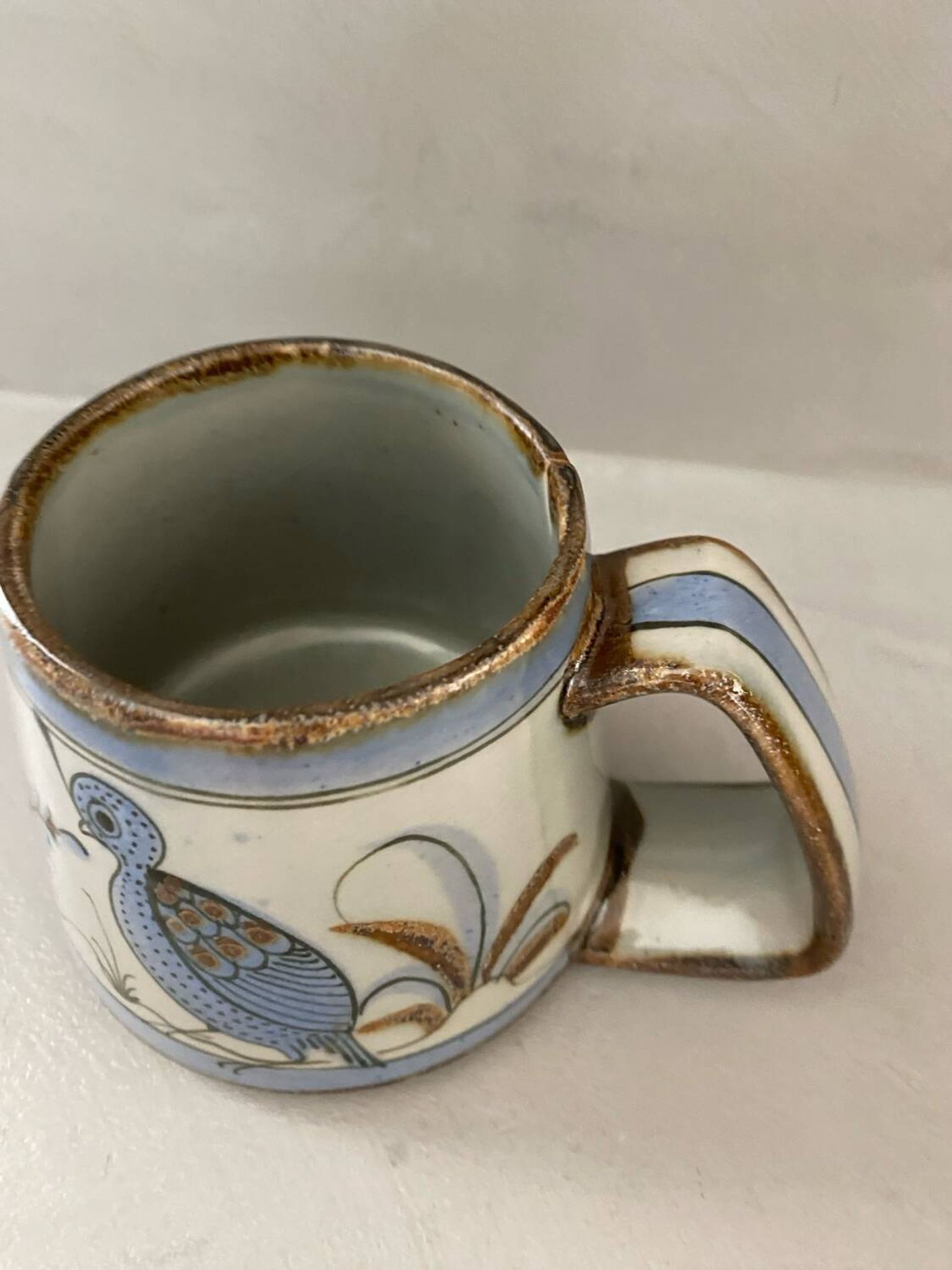 Vase mug en céramique artisanat mexicain signé oiseau fleur