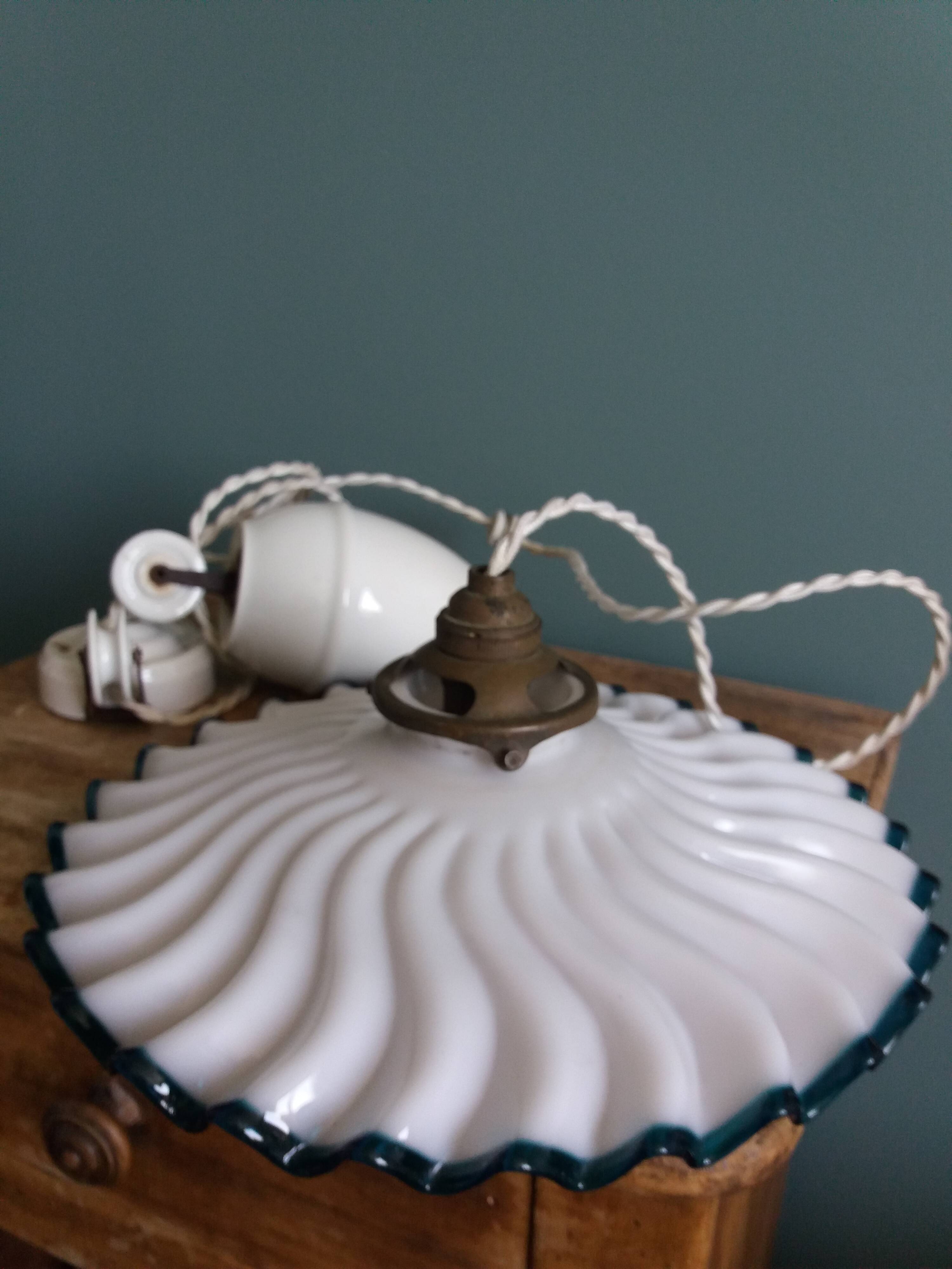 Adjustable "rise and fall" suspension, opaline and porcelain rise and fall