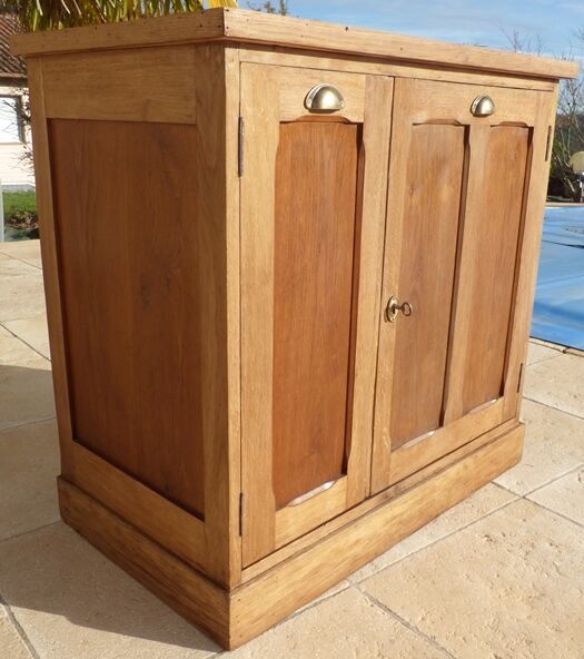 Low furniture two doors in solid oak