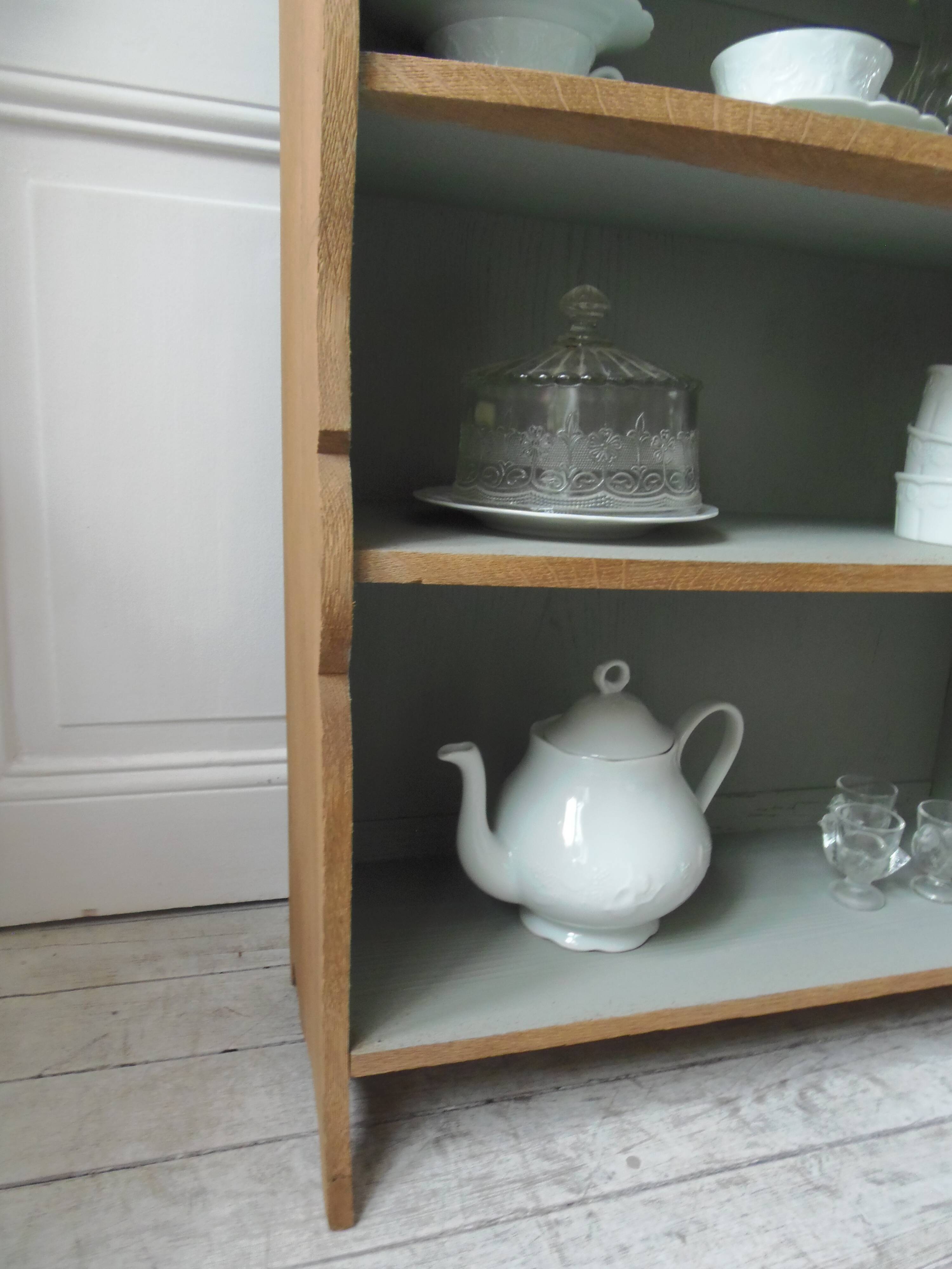 Small vintage bookcase, 5 fixed shelves, interior sublimated in verdigris, waxed finish.