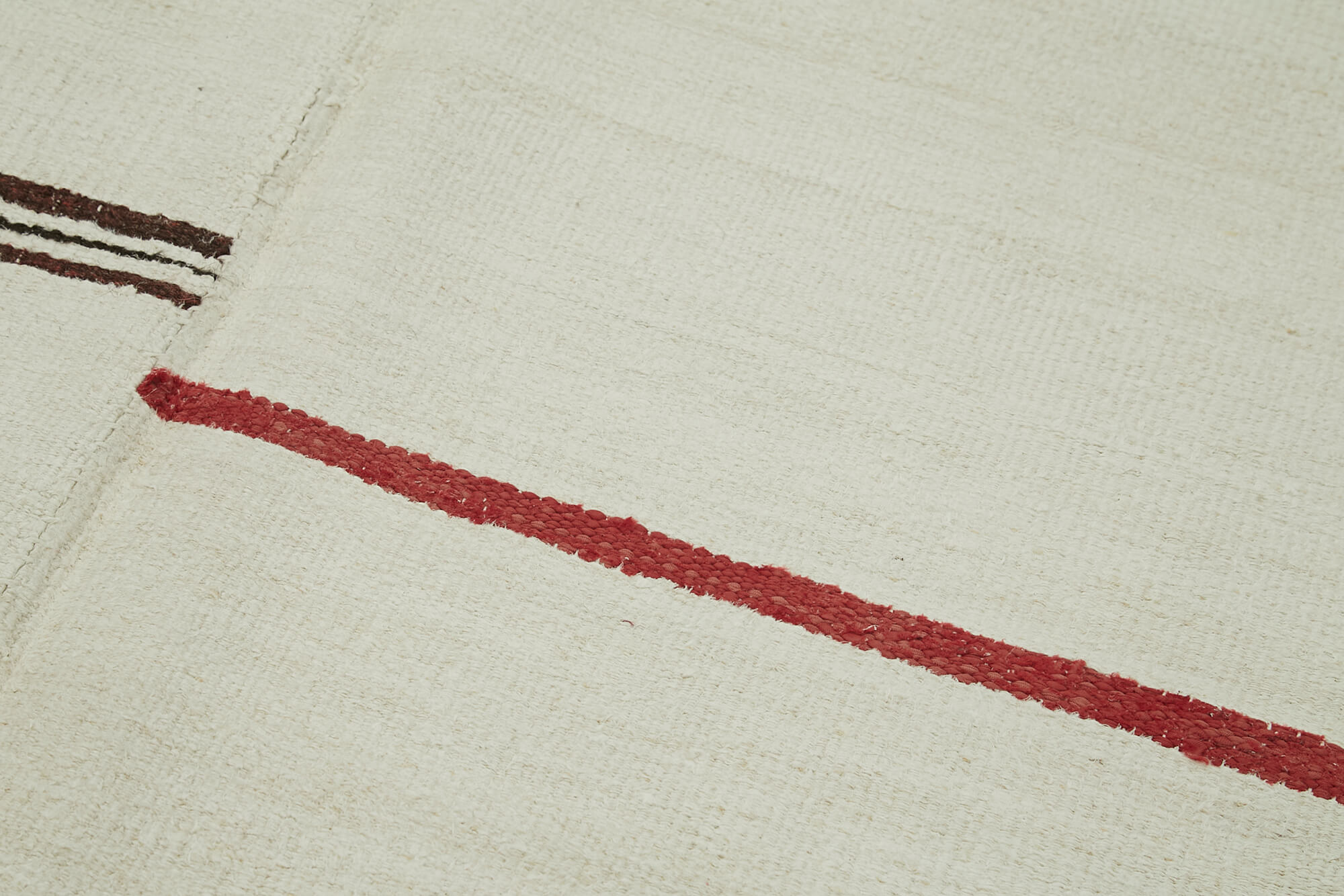 Hand-knotted turkish unique 1970s 138 cm x 260 cm beige hemp kilim carpet