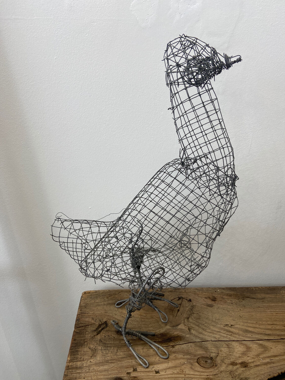 Sculpture metal hen