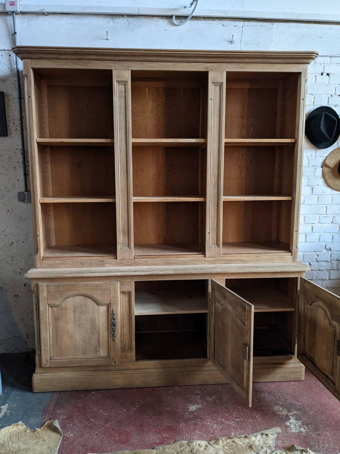 Dresser/bookcase