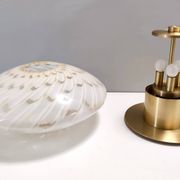 Lampe de table en verre de Murano blanc et laiton, Italie, années 1980