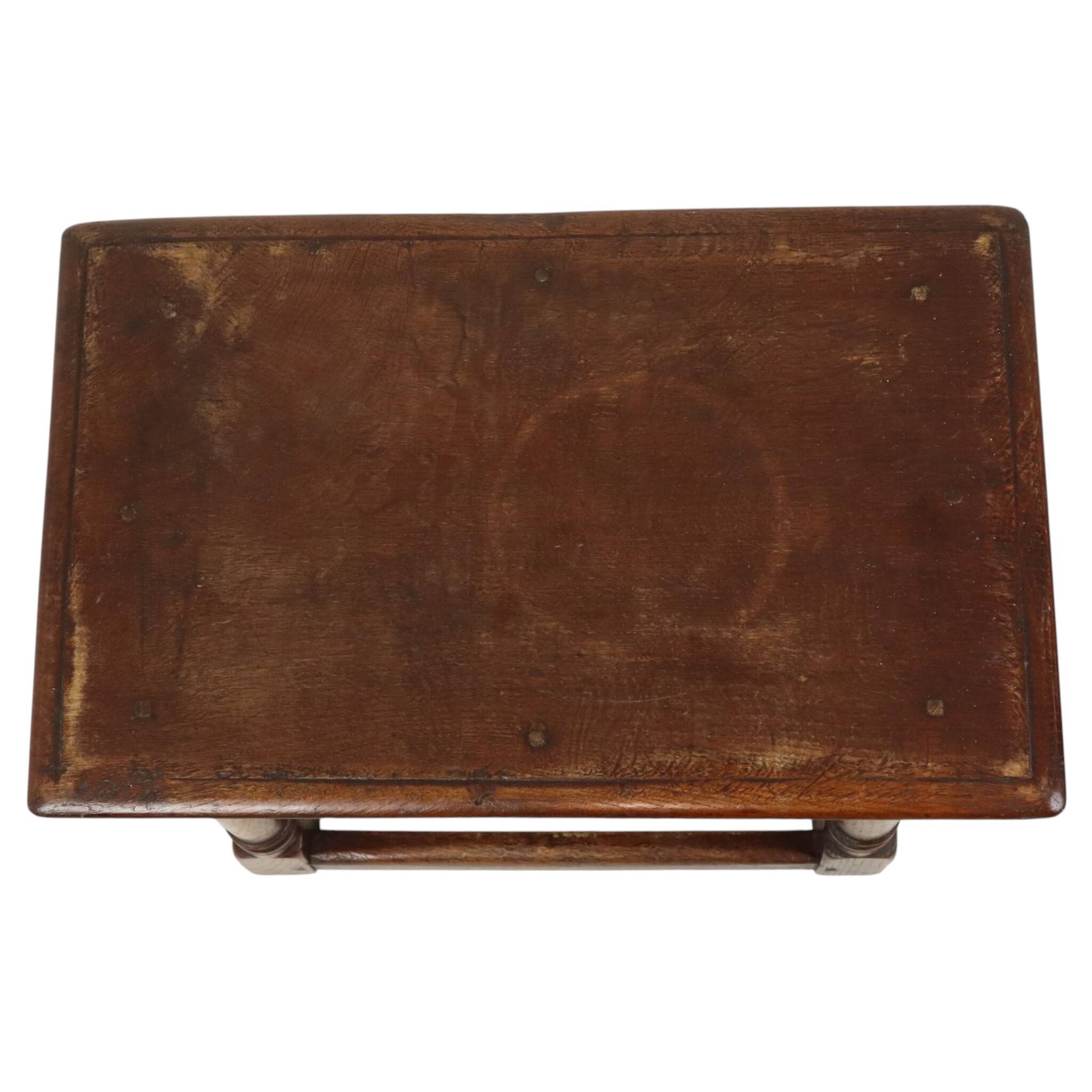 Tabouret en chêne massif anglais, 19e siècle