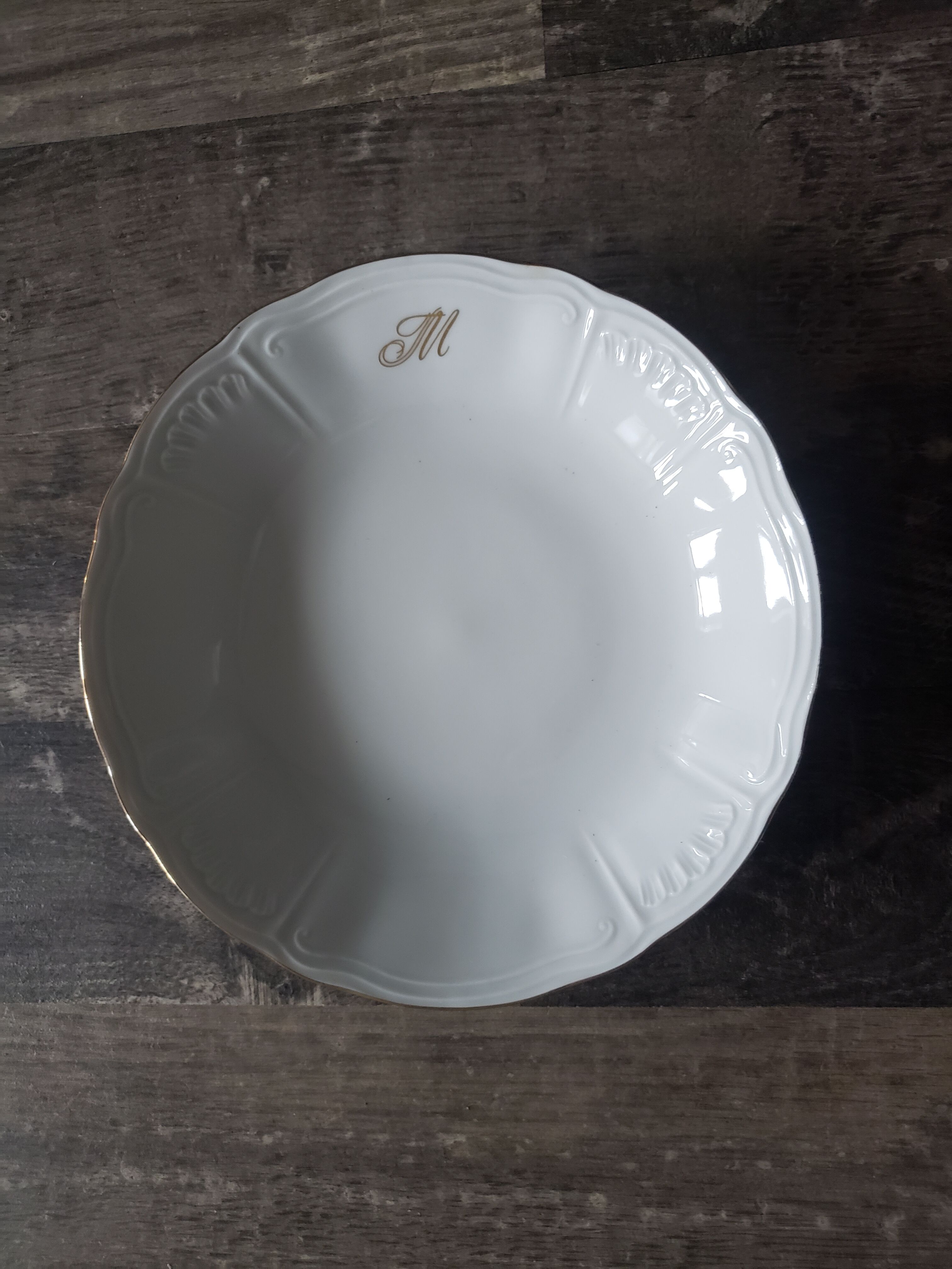 12 assiettes creuses blanches initiales dorées