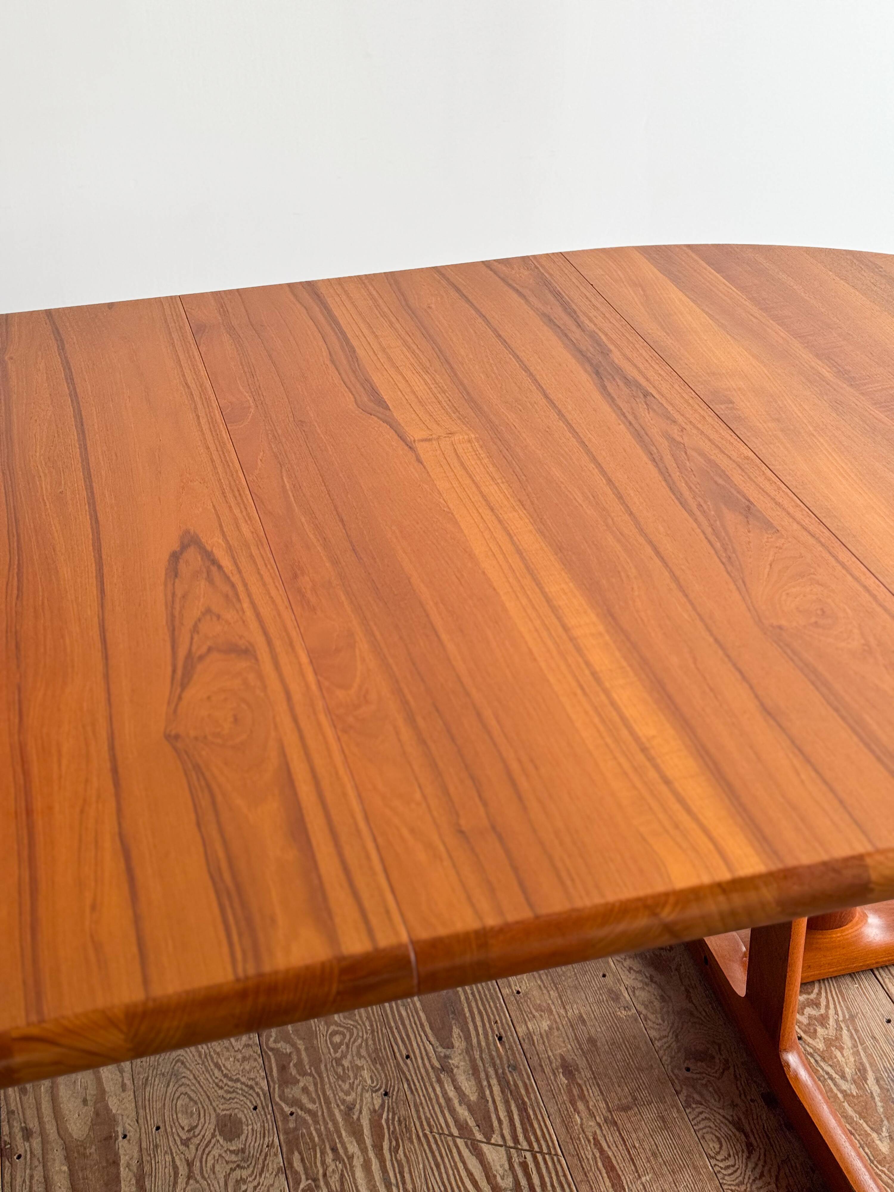 Table ronde extensible en teck de Dyrlund, Danemark