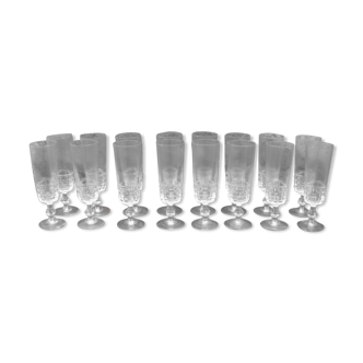 Series of sixteen champagne flutes