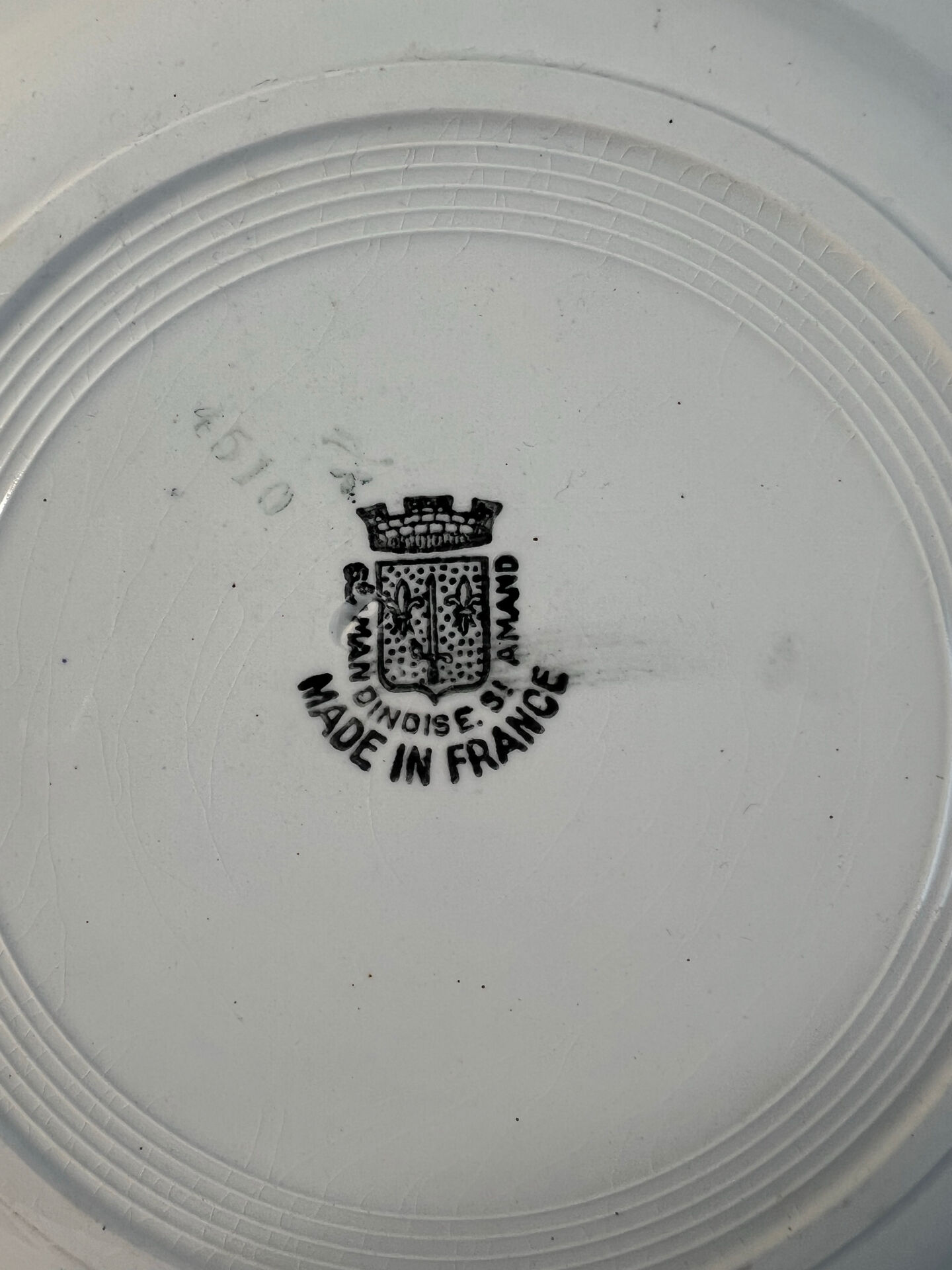 Assiette plate en faïence Saint Amand 22,5cm