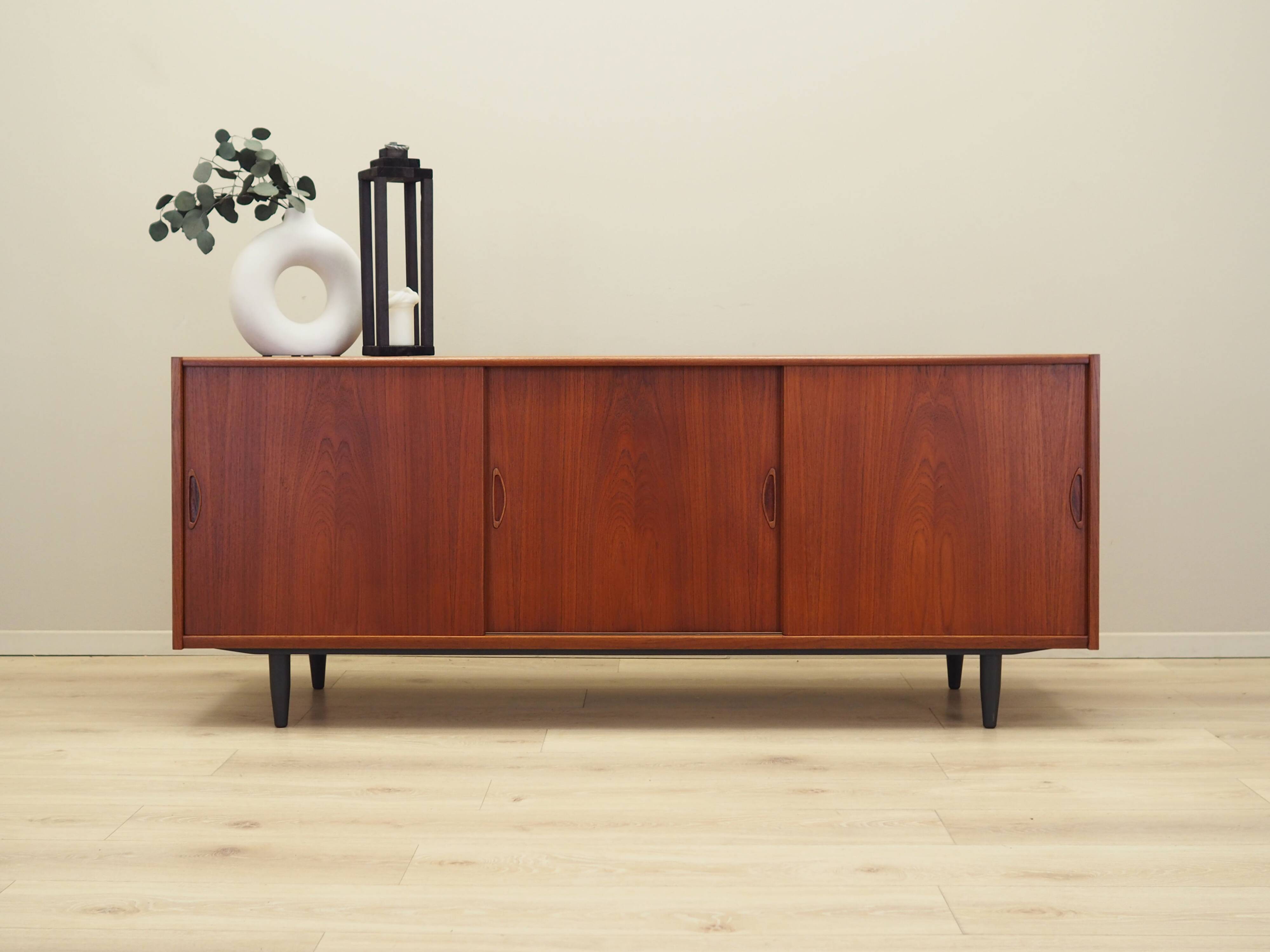 Buffet en teck, design danois, années 1970, production : Danemark