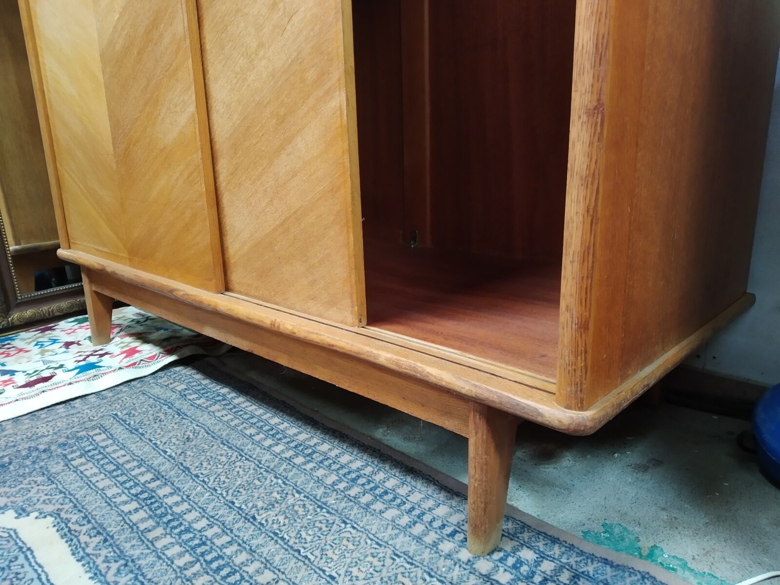 Wardrobe sliding doors