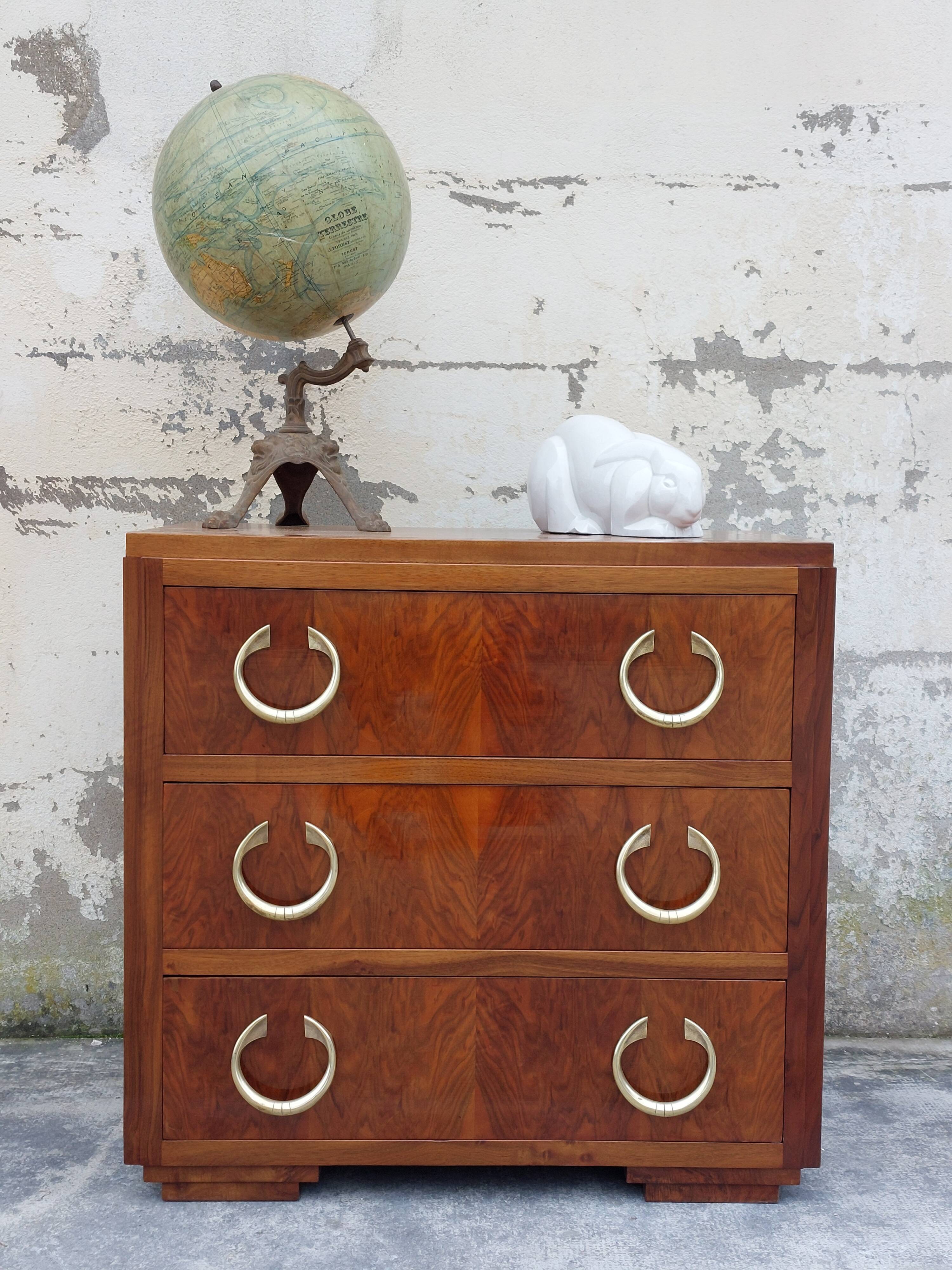 Art Deco period chest of drawers in walnut 1930