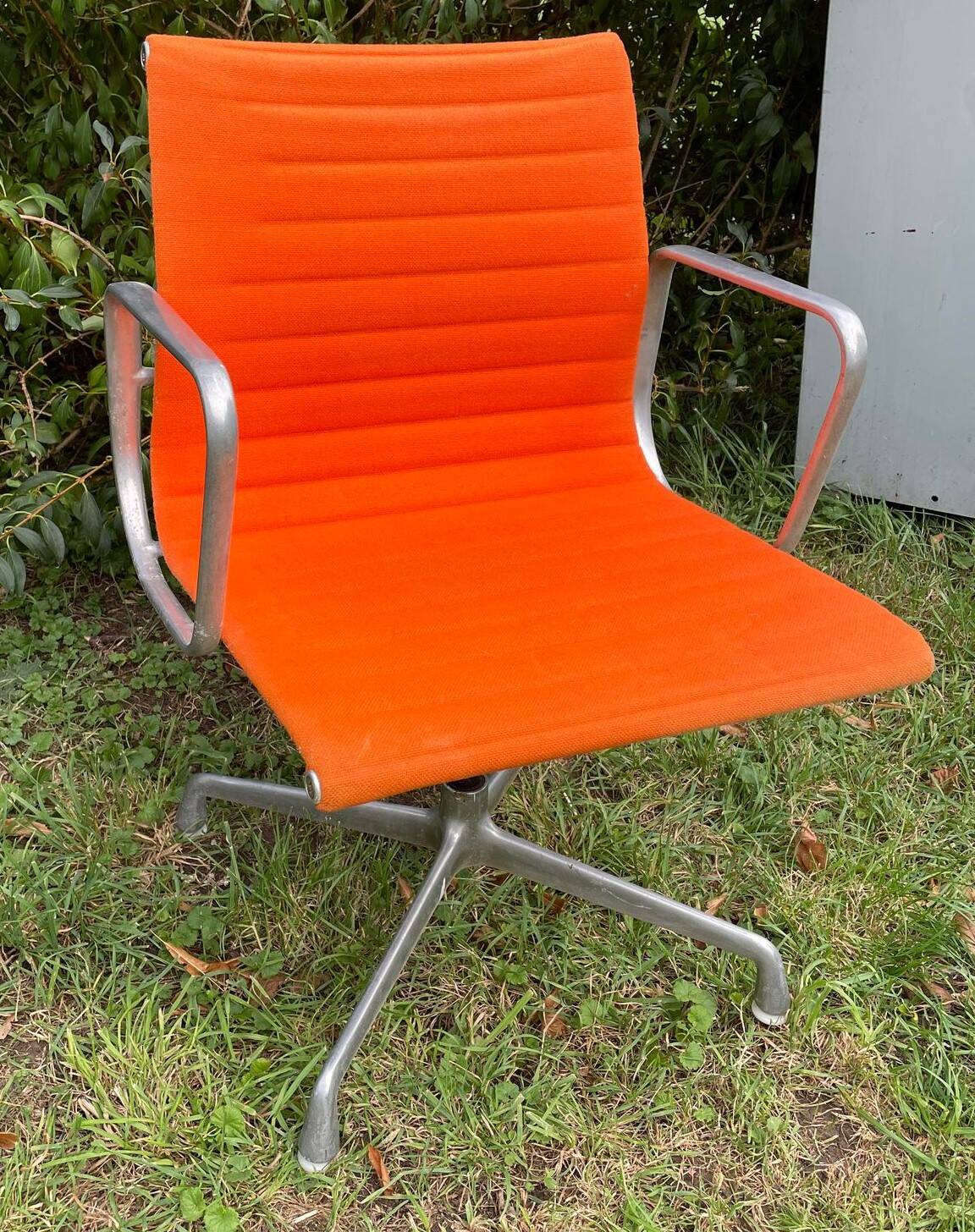 Vintage charles & ray eames design armchair for herman miller 1950 1960