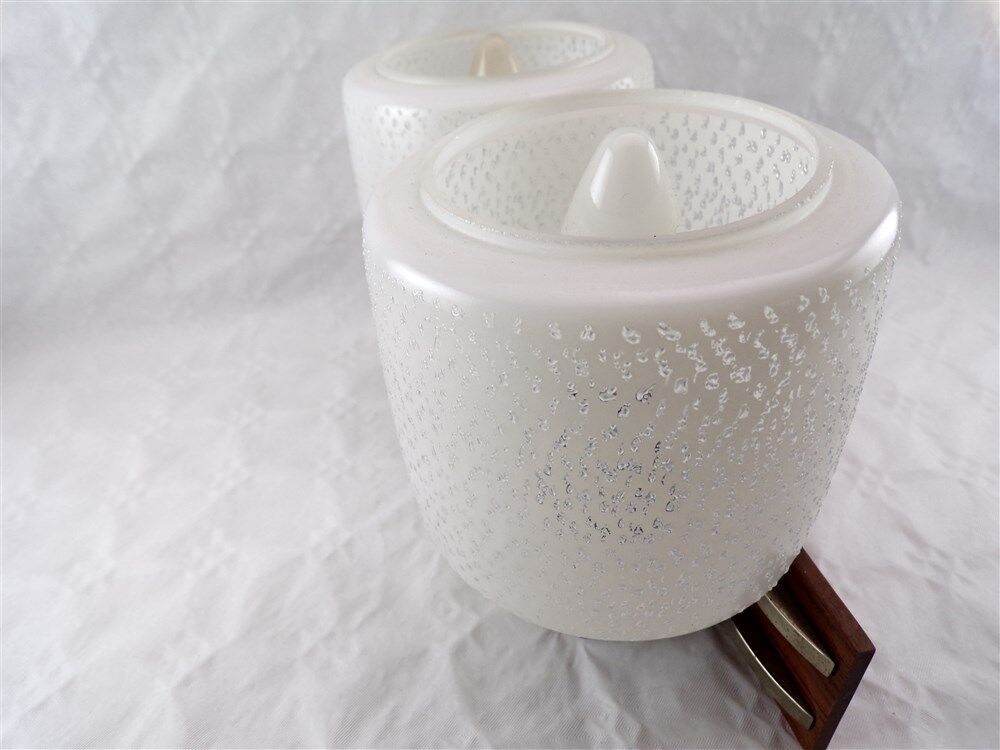 Applies double teak and chrome metal