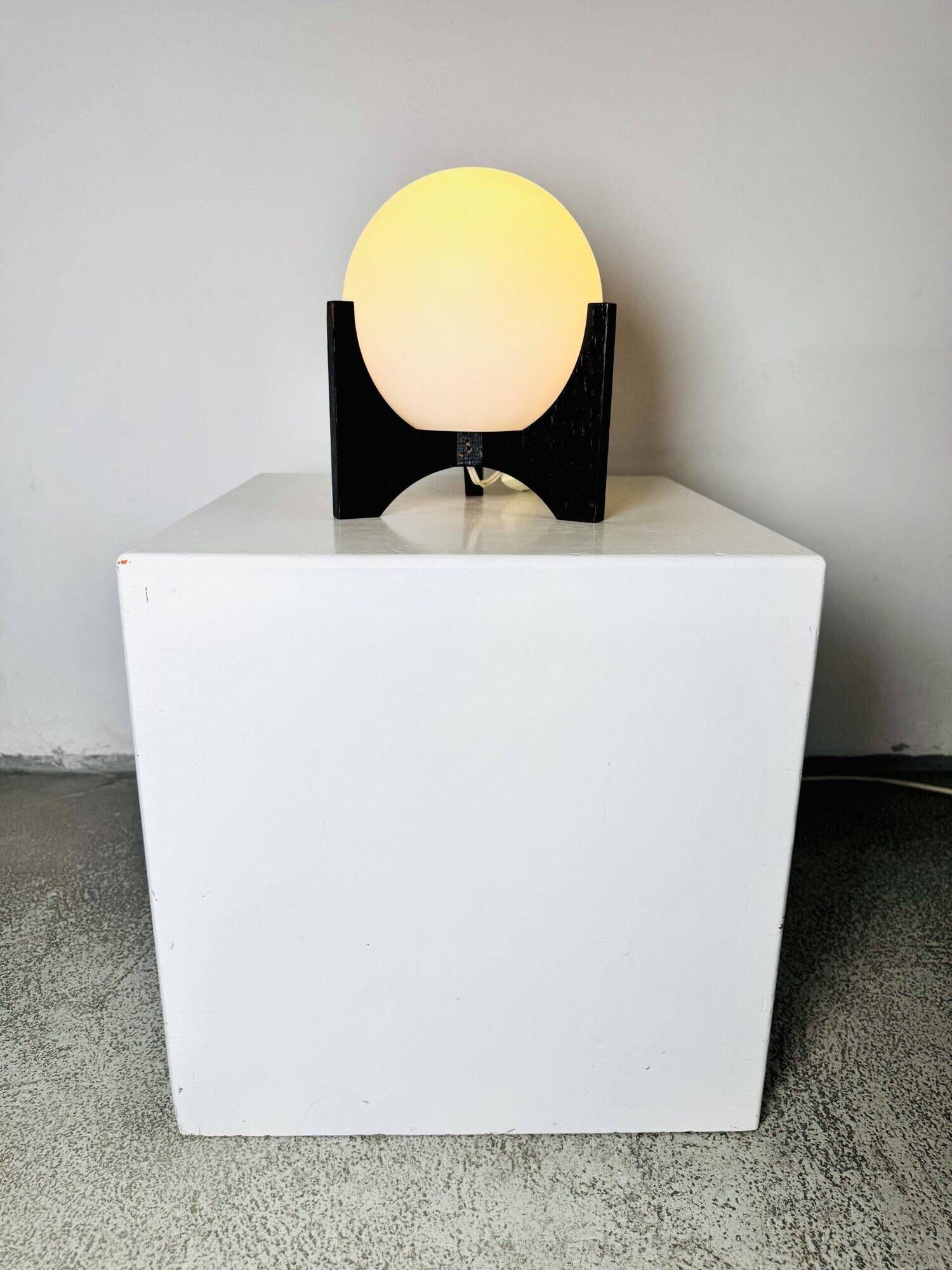 D-2022 Hokusai Table Lamp In Wenge Wood By Raak Amsterdam, The Netherlands 1960S