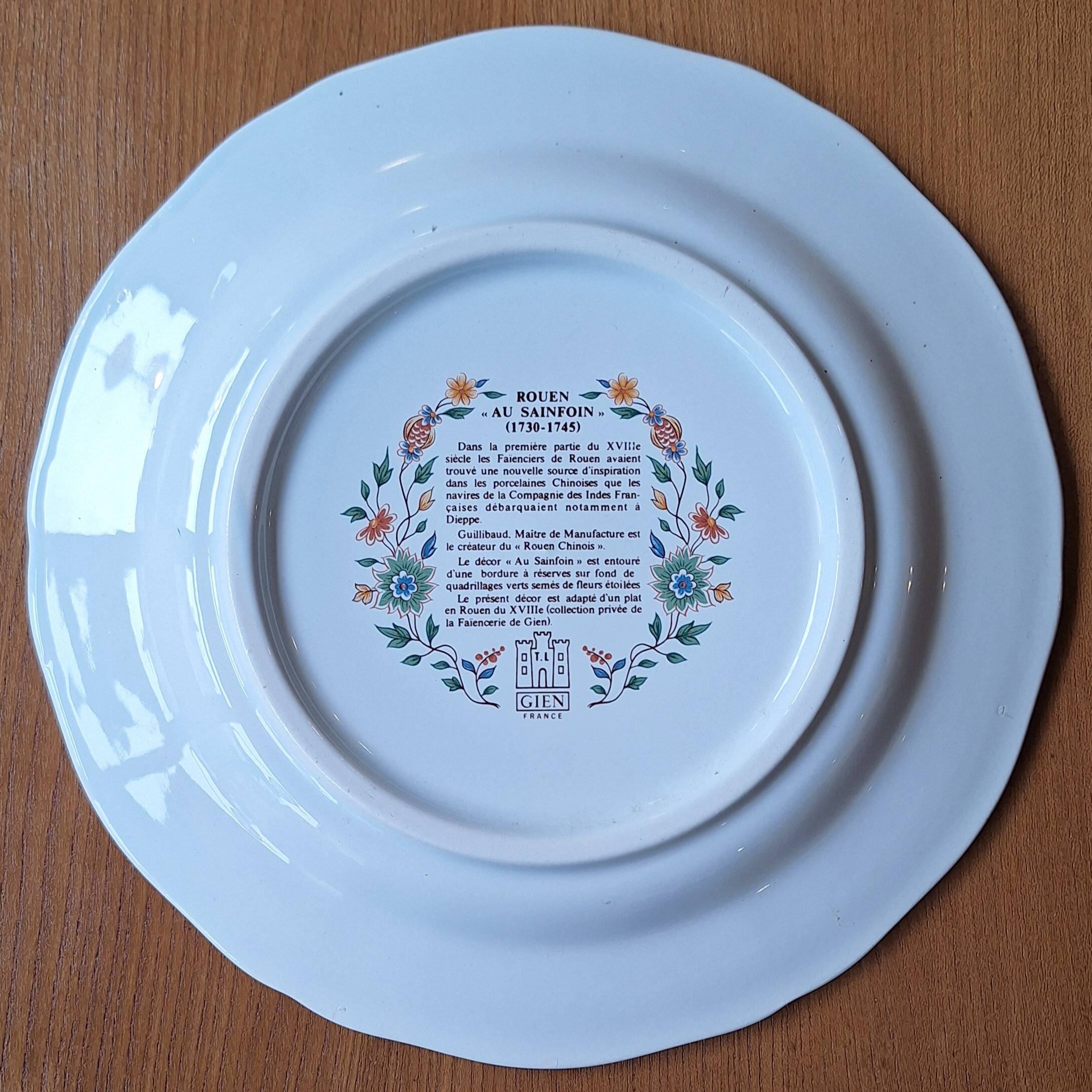 Gien earthenware plate "Rouen at Sainfoin"