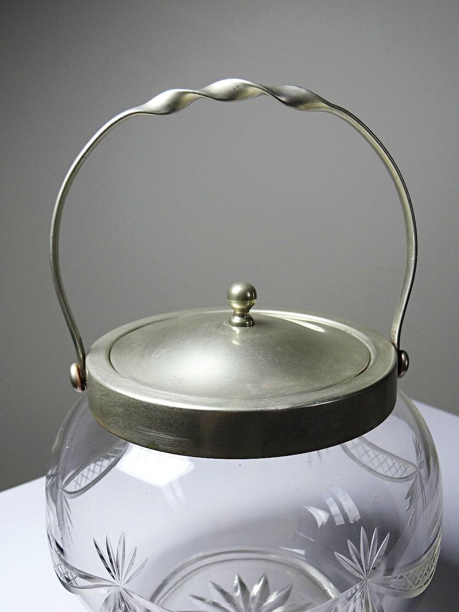 Pot/bowl with a bubble design, antique engraved crystal from Bohemia and silver-plated metal, 1920-1940.
