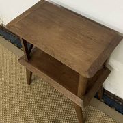 Table de chevet à croisillons, pieds compas vintage