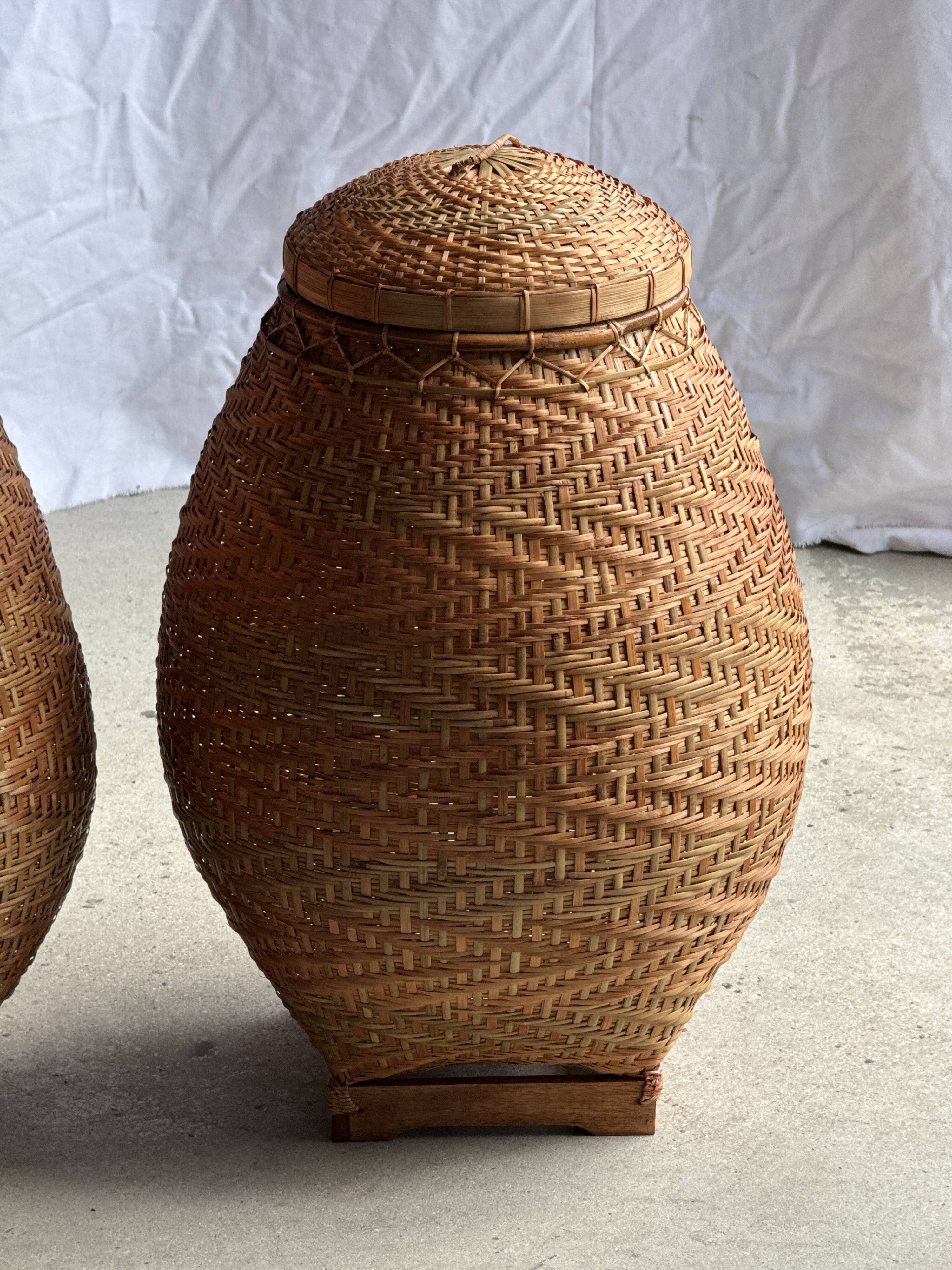 Large oval basket Indonesian weaving with lid H65 D50