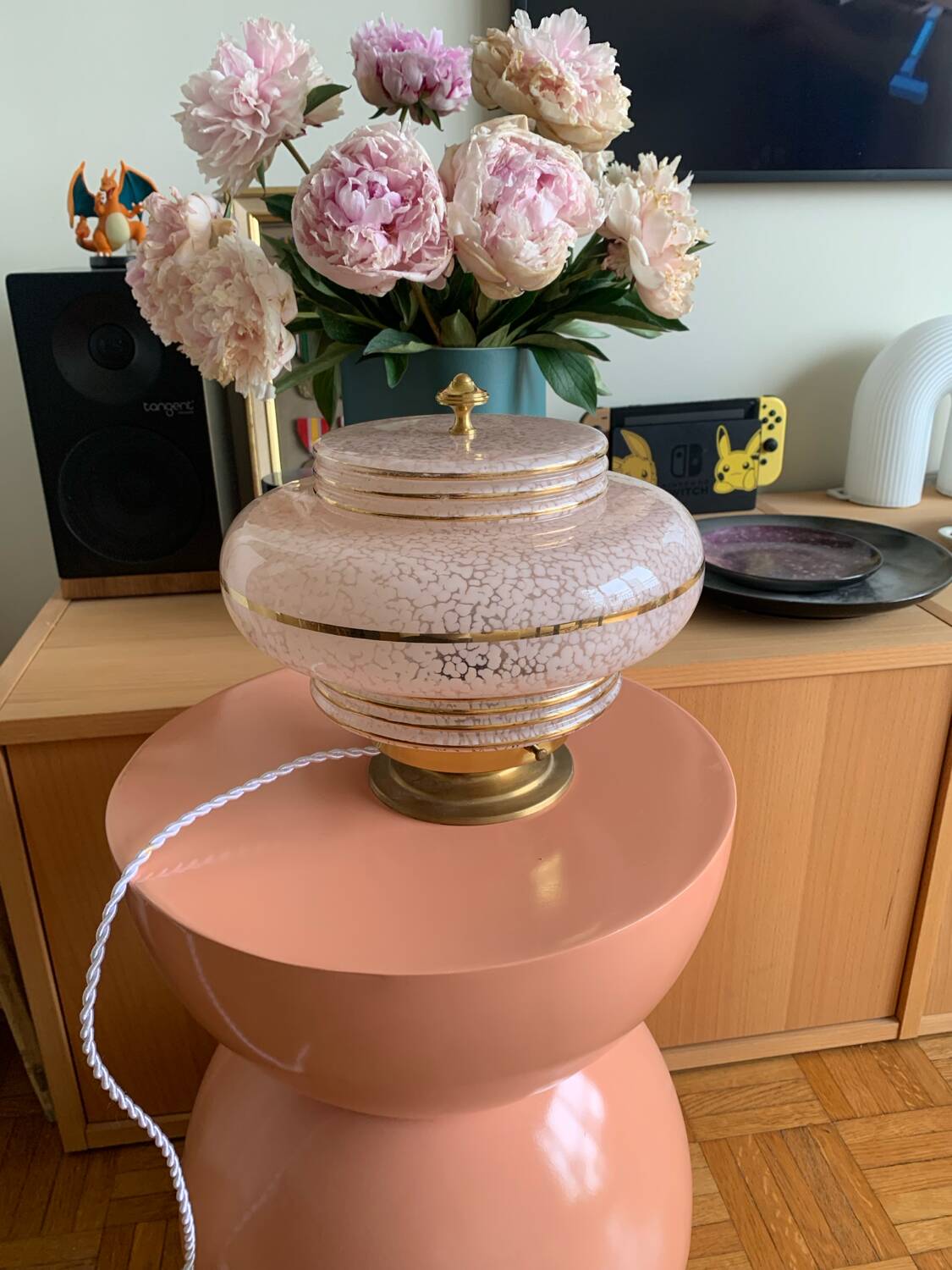 Pink and gold globe lamp - Clichy glass