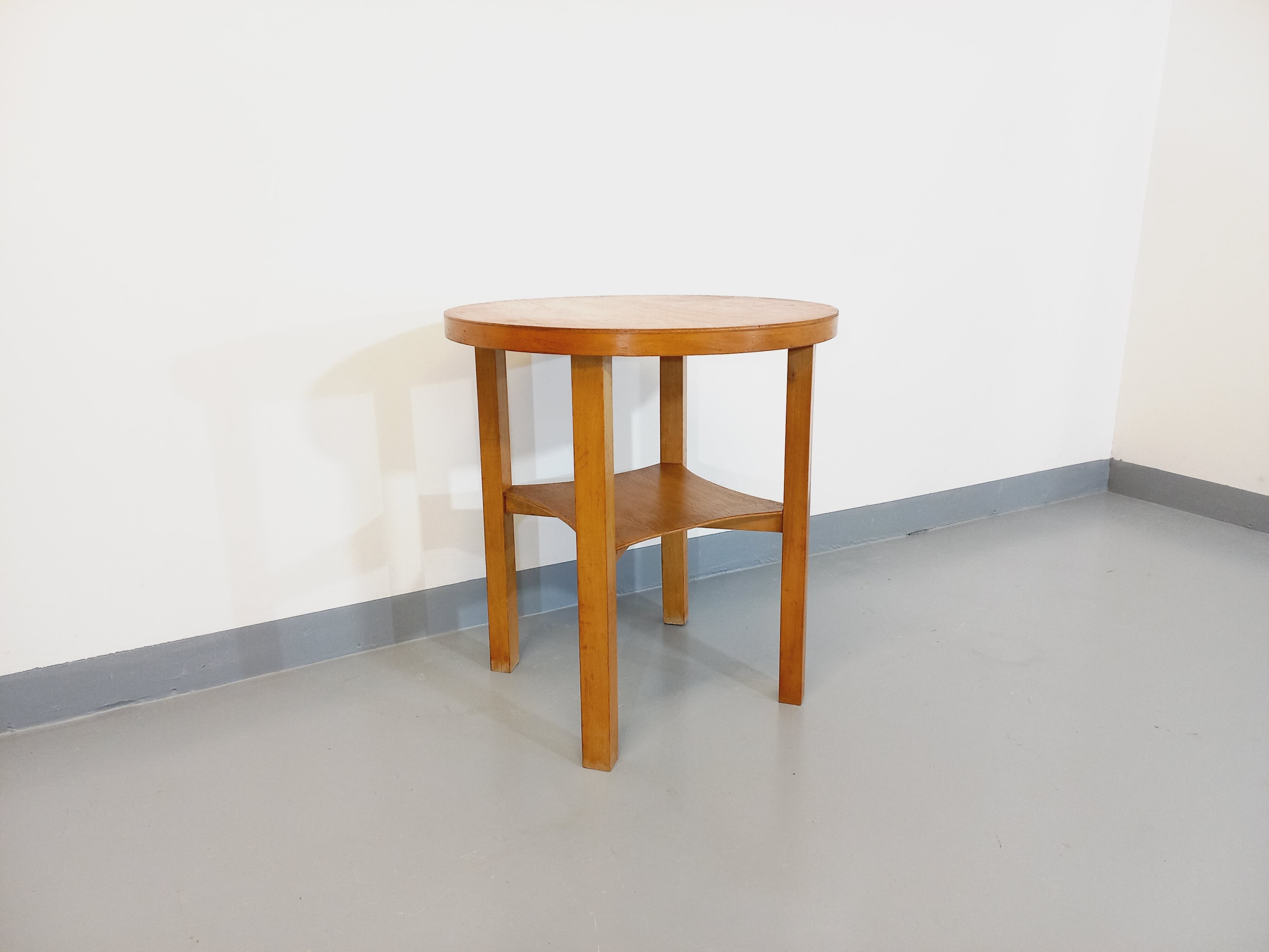 vintage light wood pedestal table from the 50s 60s