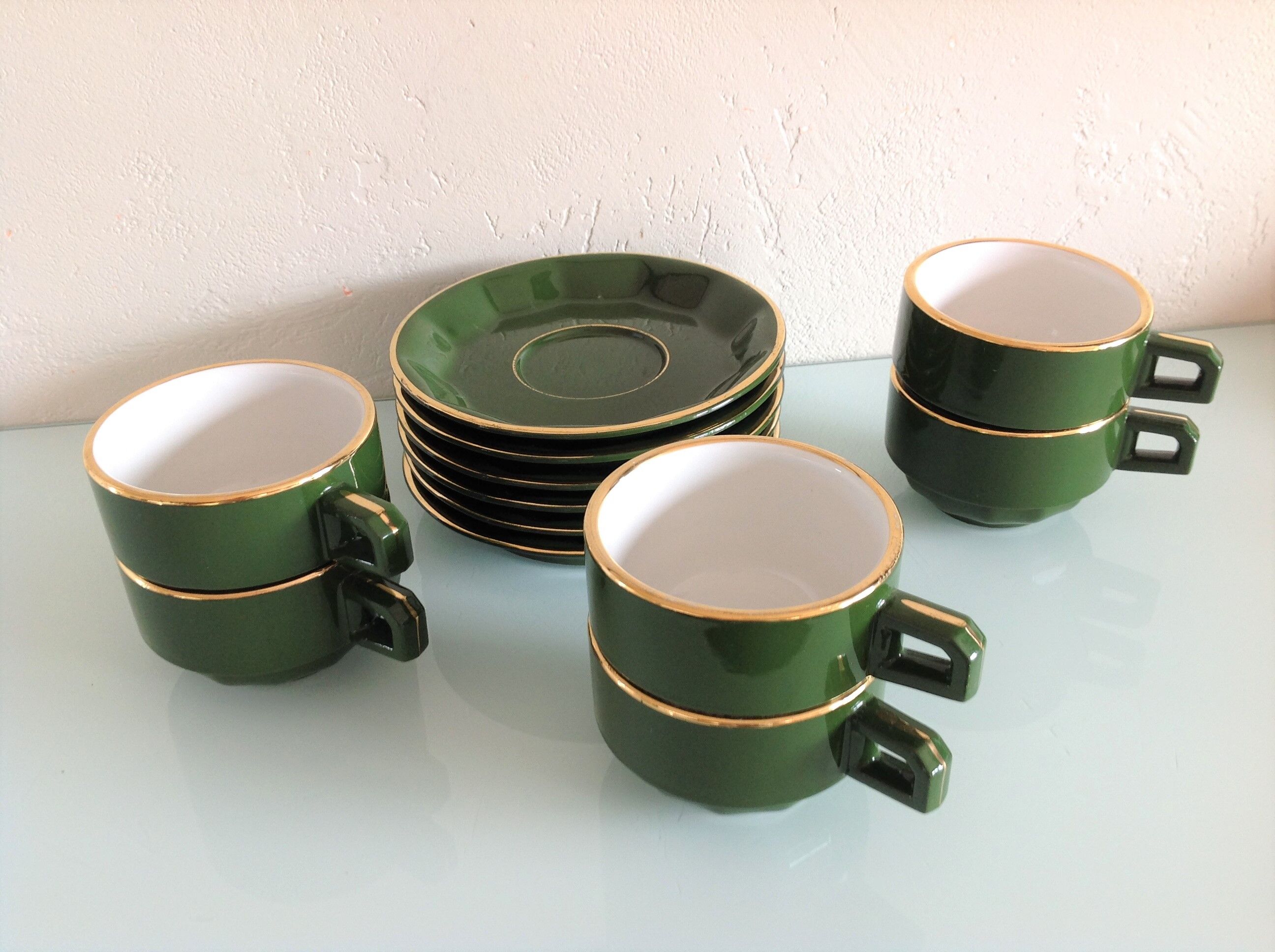 Suite of six green cups with saucers bistro /vintage style 60-70