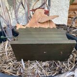 Mechanical wooden hen