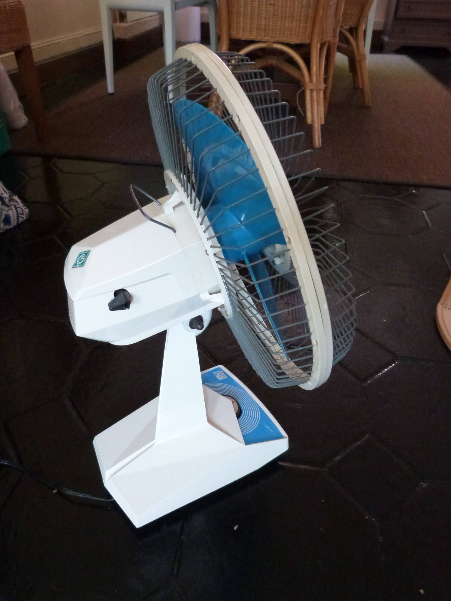 Oscillating fan vortice vintage  blue and white 1970s