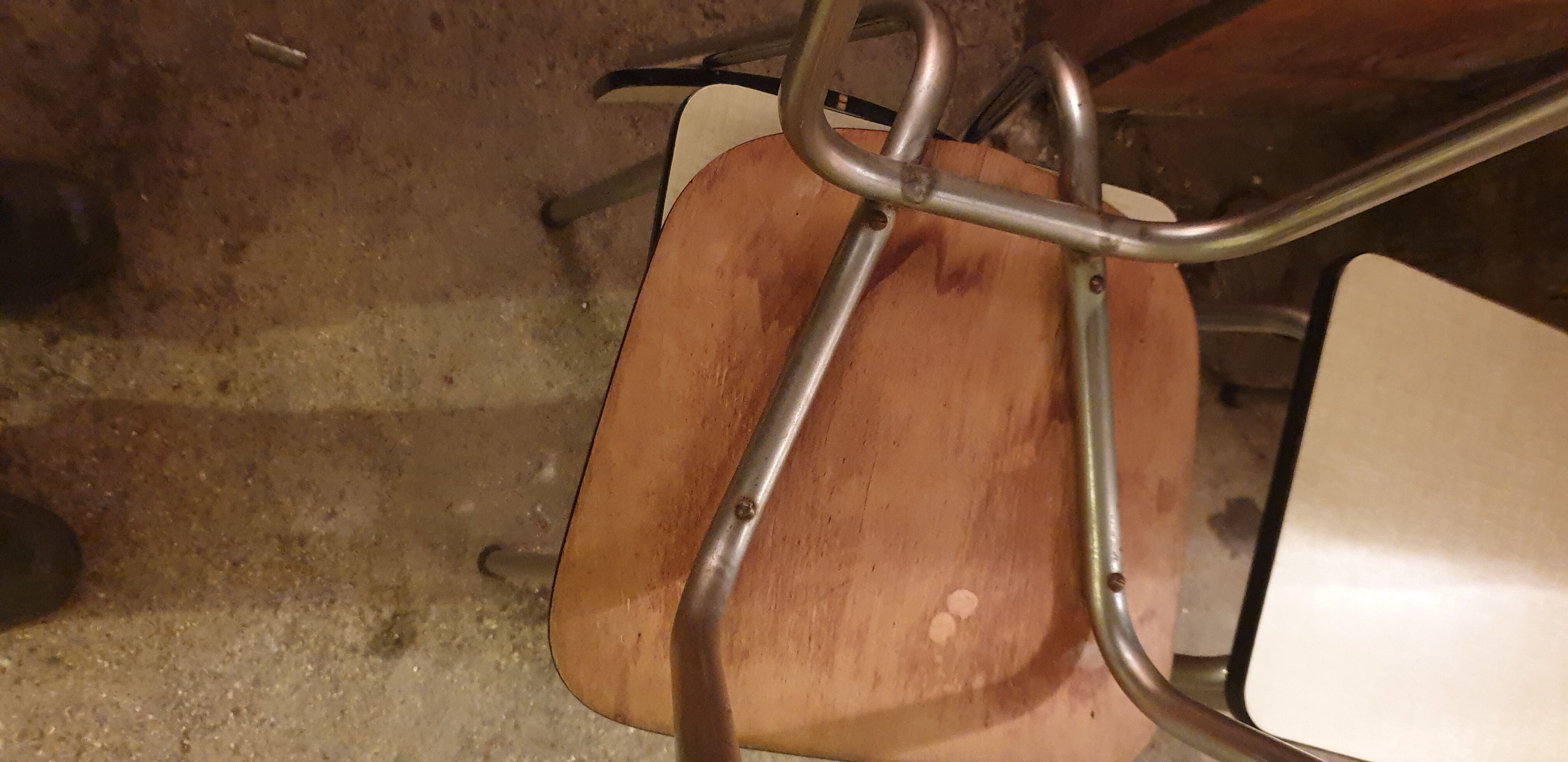 Chaise et tabourets  formica