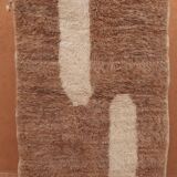 Tapis berbère beni ouarain beige foncé et blanc moderne