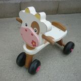 Wooden trotter carrier cow