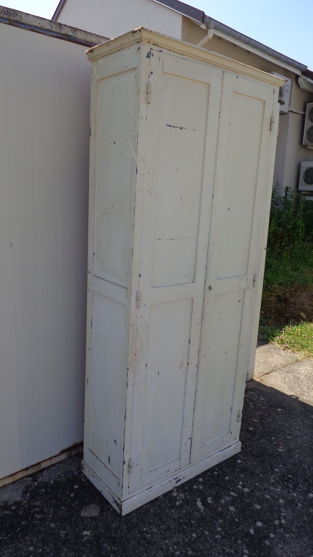 2-door wooden cloakroom