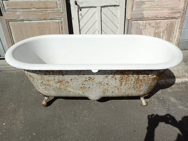 cast-iron bathtub on foot, 2 rounded ends