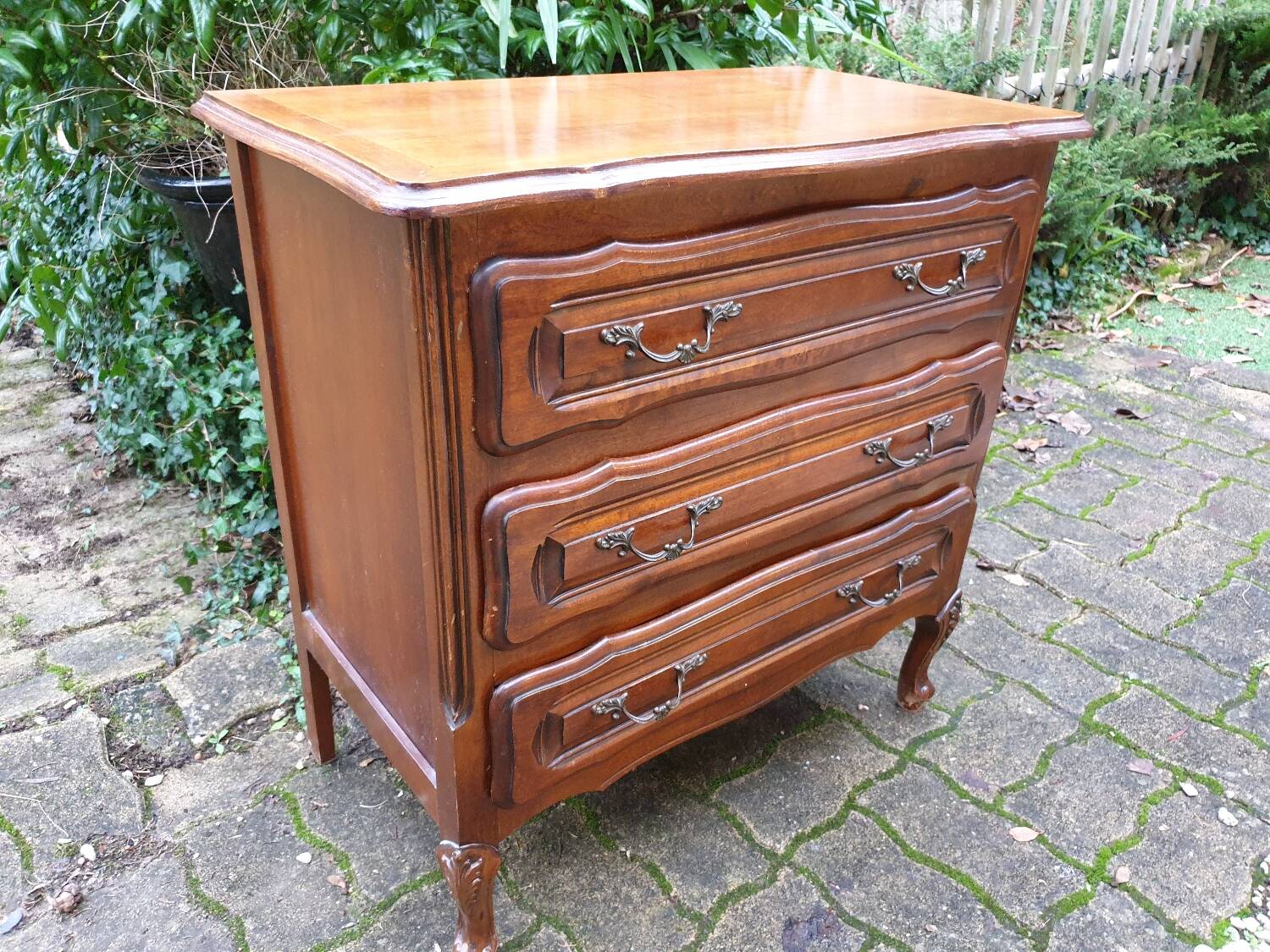Commode Louis XV en merisier massif