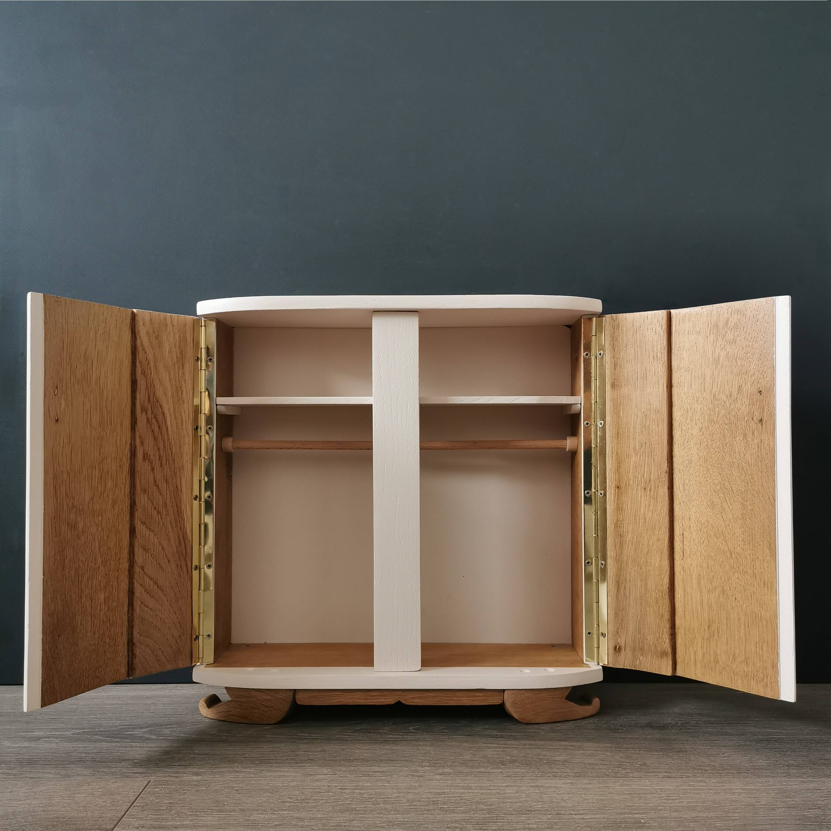 Art Deco doll's room