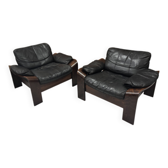 Pair of Scandinavian armchairs in leather and rosewood.