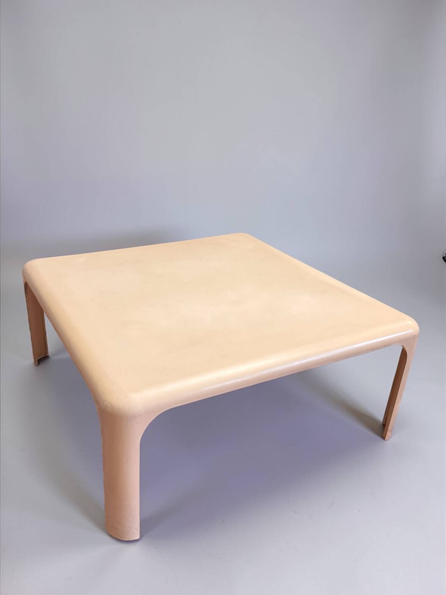 Artemide Giano coffee table 70x70 cm – ABS Space Age – Italian design 1970s