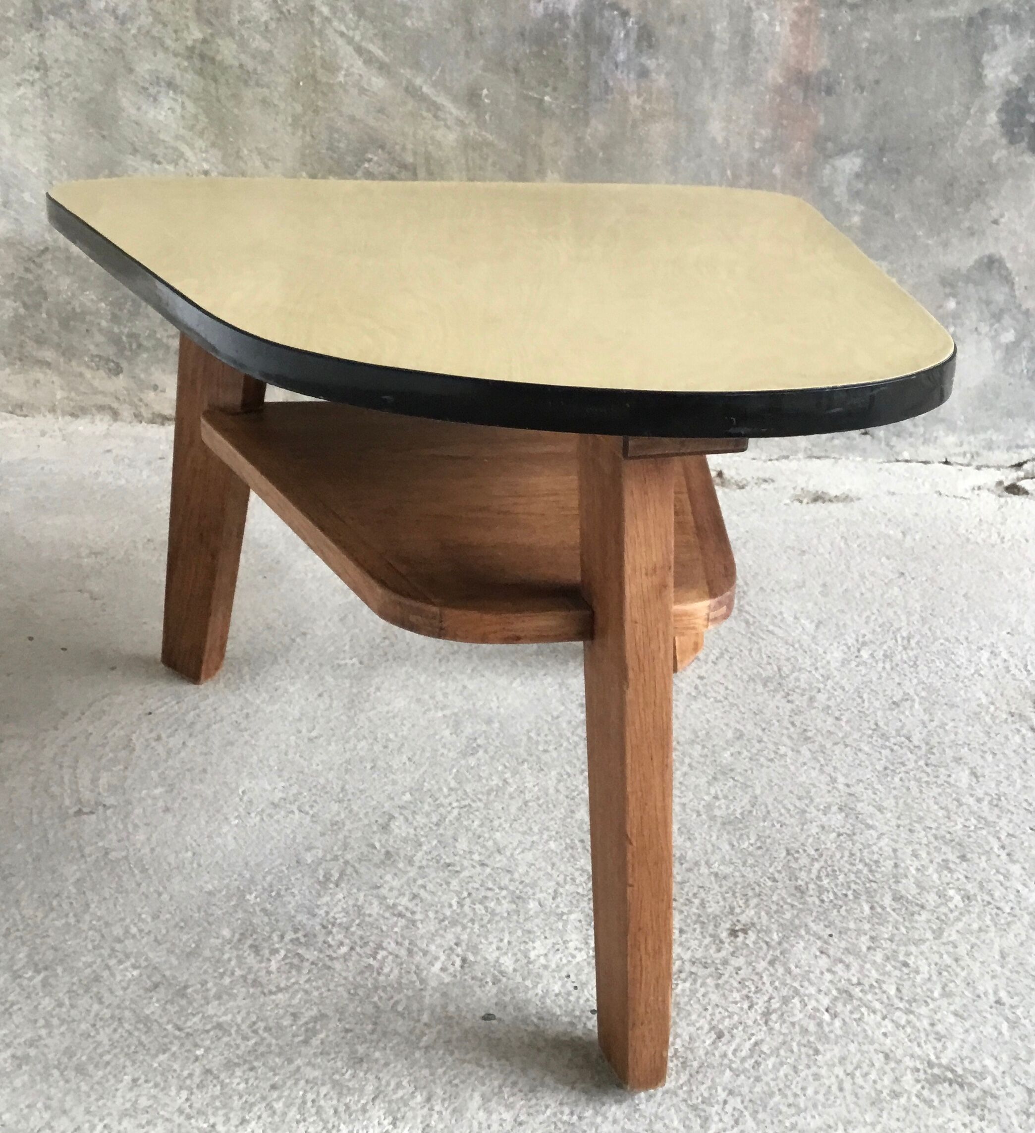 Modernist free-form tripod coffee table 2 trays - 1950