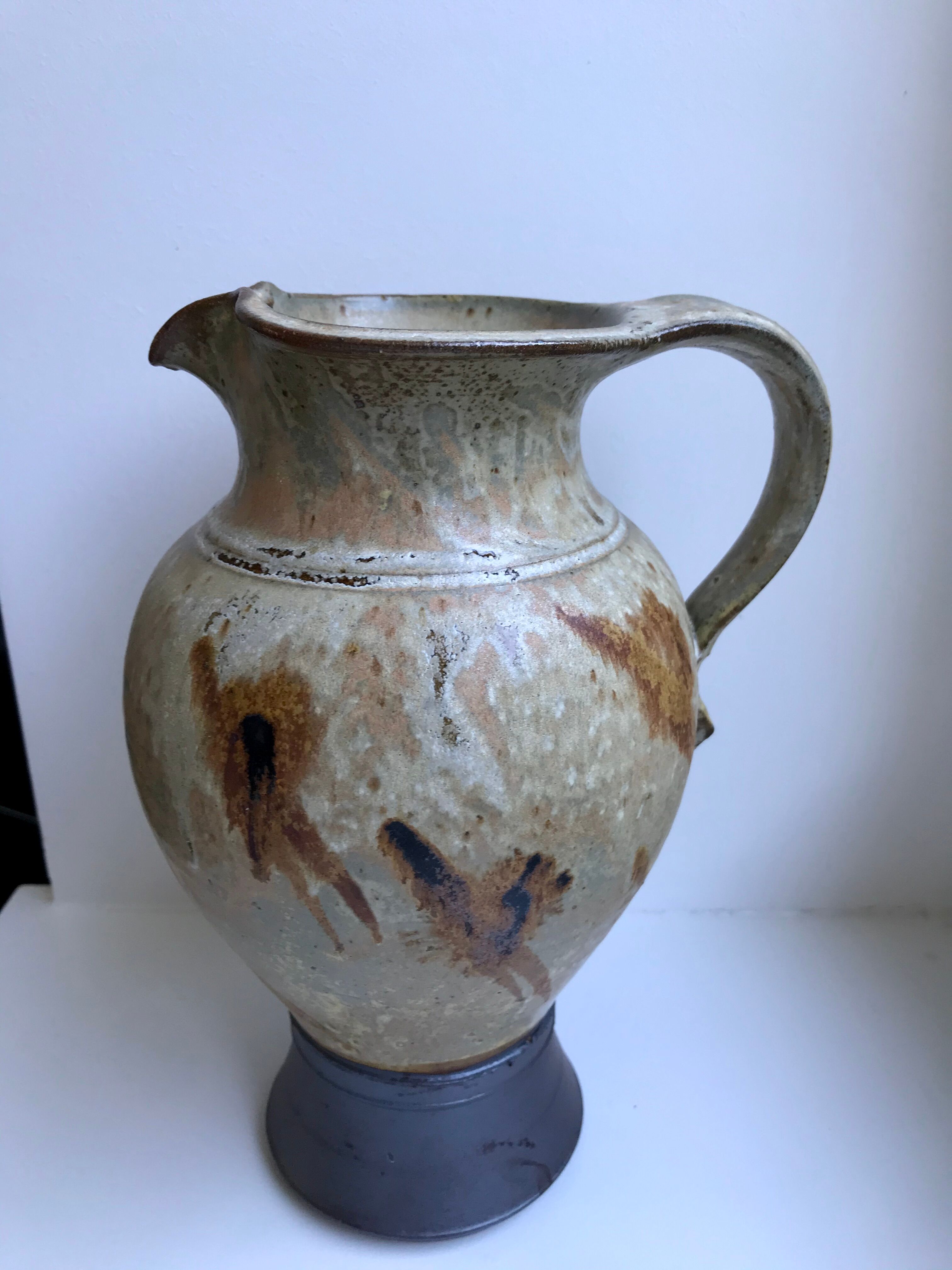 Pichet / broc en céramique / poterie émaillé années 60-70 signé