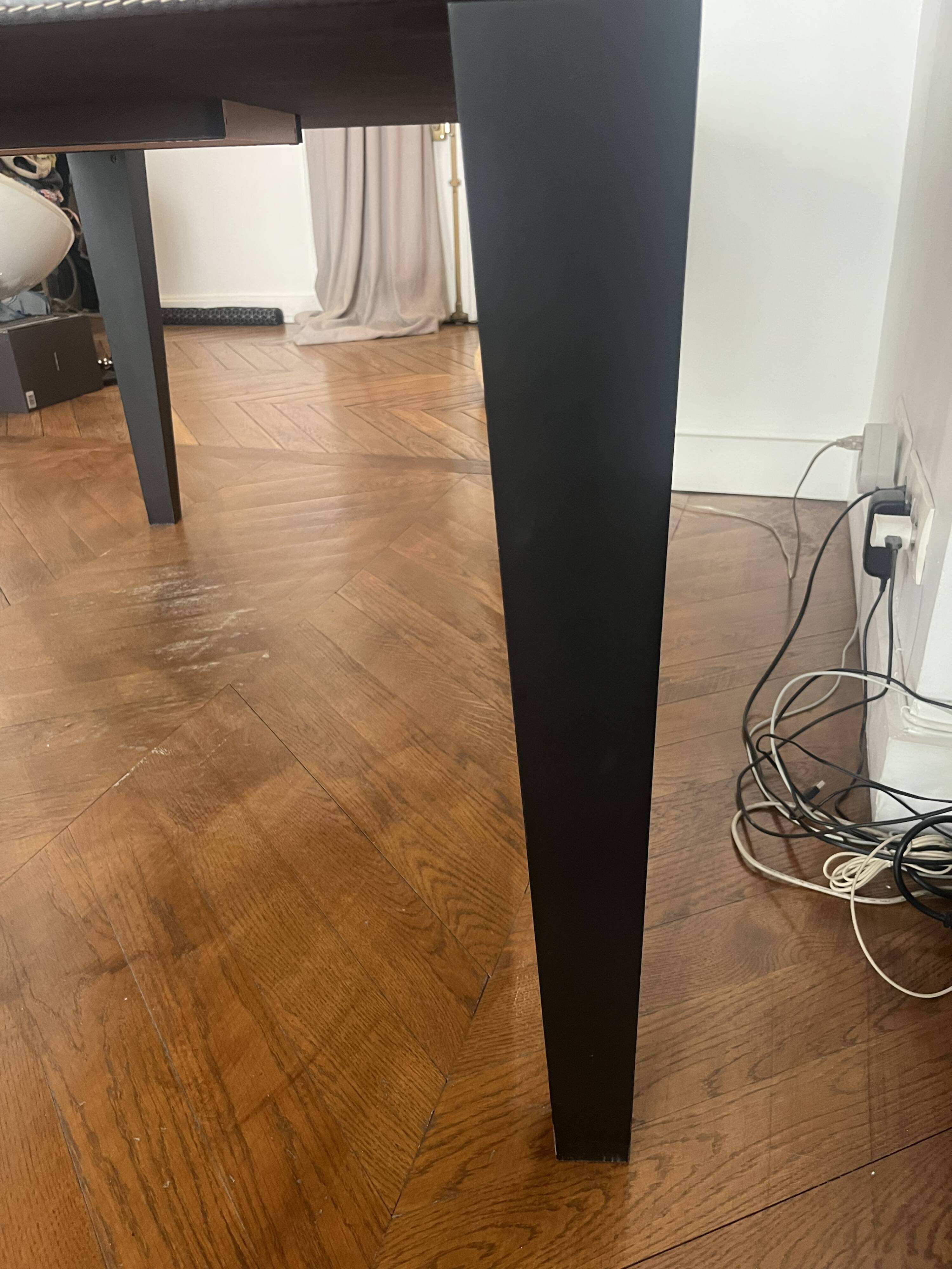 Artelano leather desk