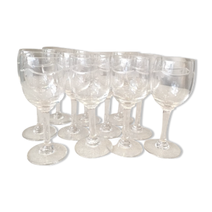 Suite de 11 verres a goutte en