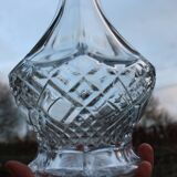 Elegant cut-glass carafe – classic and refined style